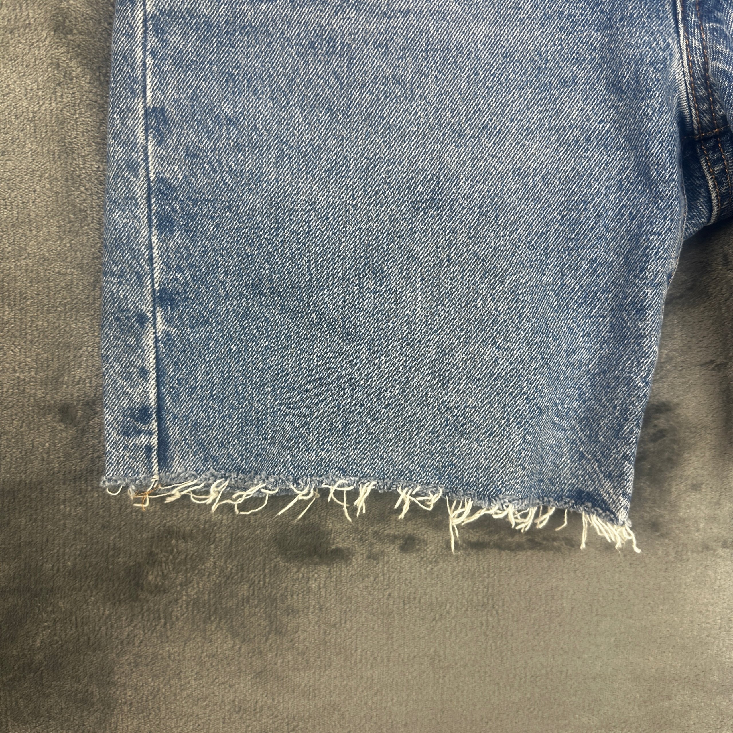 Levi's Premium 501 '90s Denim Shorts – Size W24 Raw Hem Mid Wash image 3
