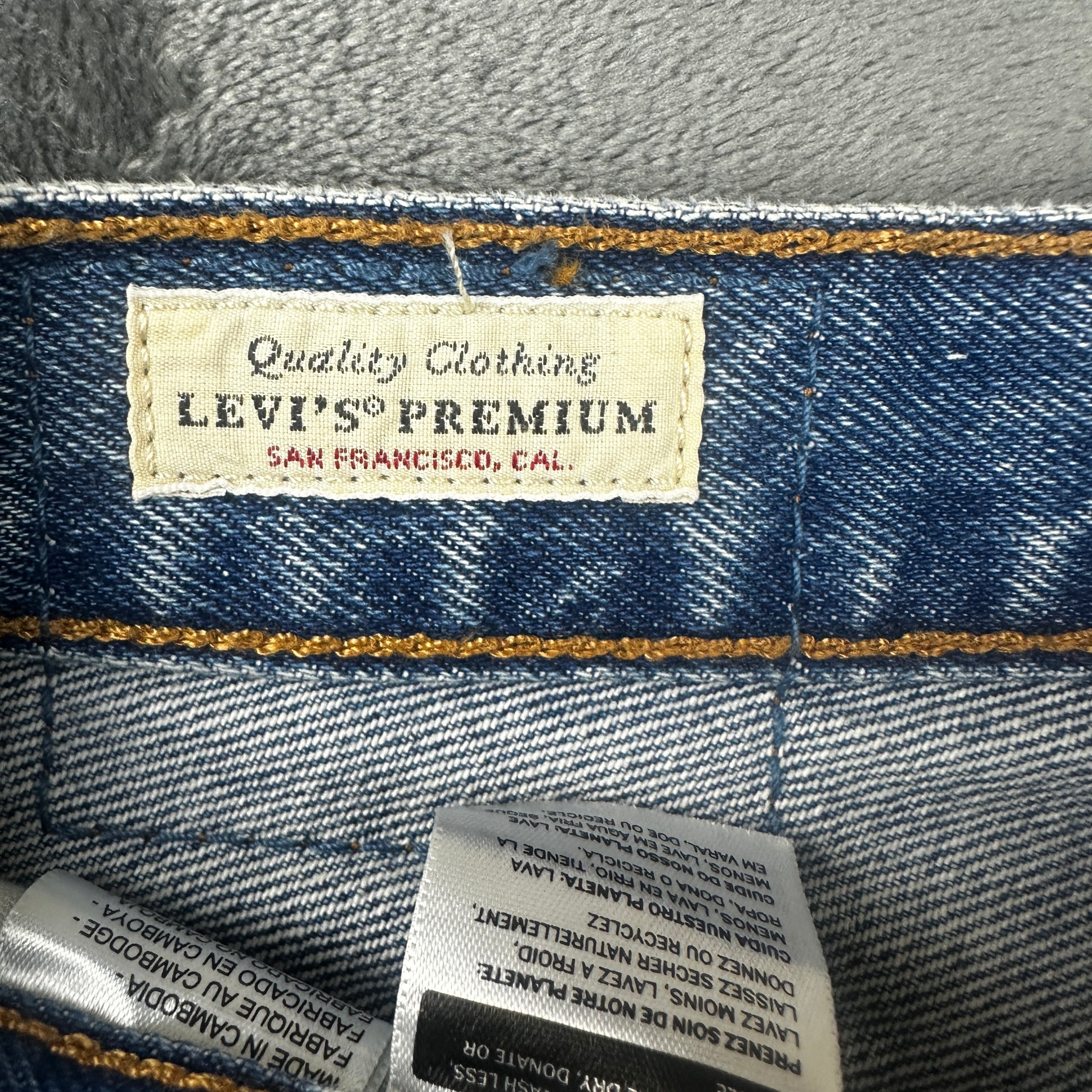 Levi's Premium 501 '90s Denim Shorts – Size W24 Raw Hem Mid Wash image 5