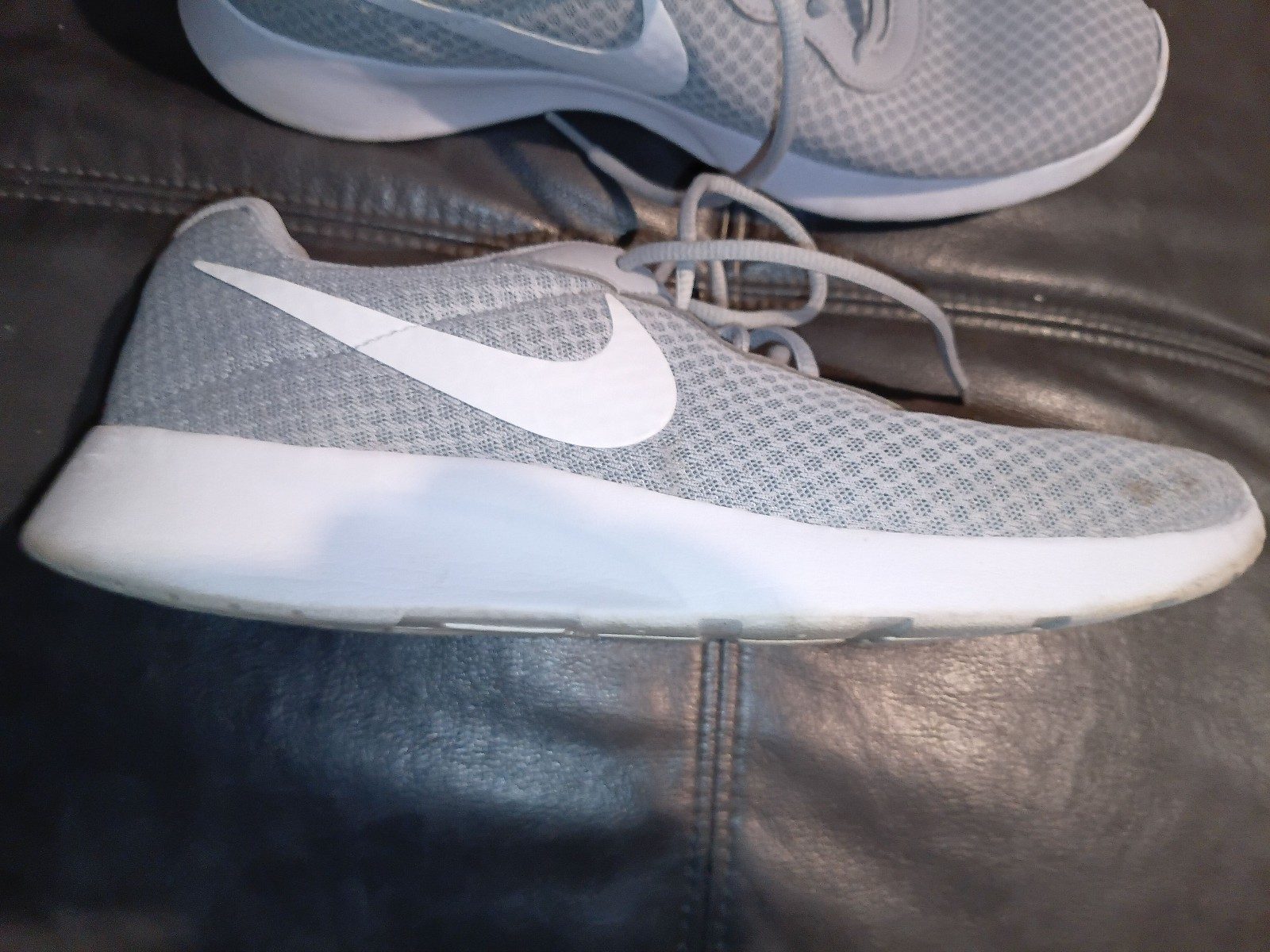 Nike Unisex Grey & White Running Trainers UK 4 image 4