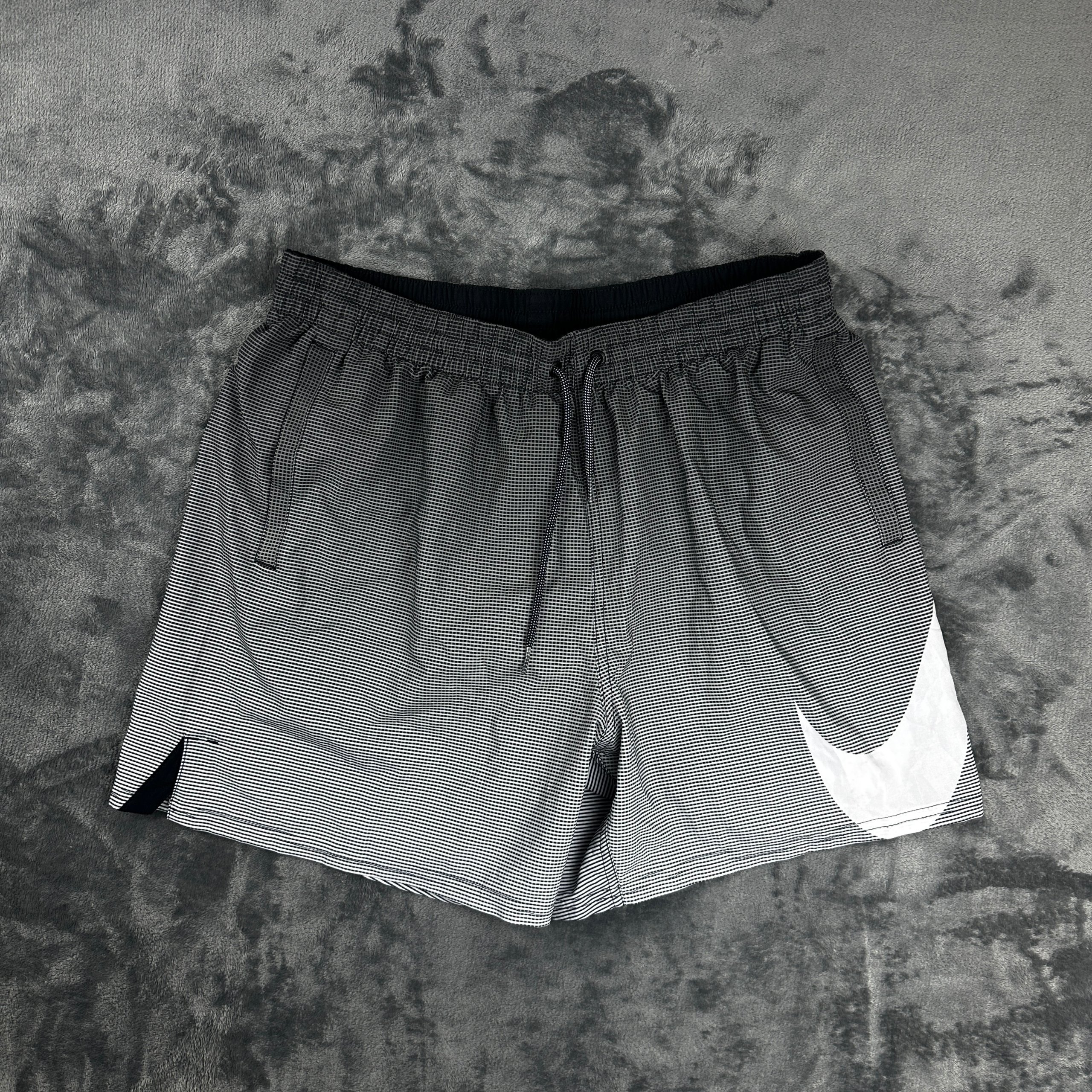 Nike Gradient Swoosh Shorts Men's Large Black/Grey