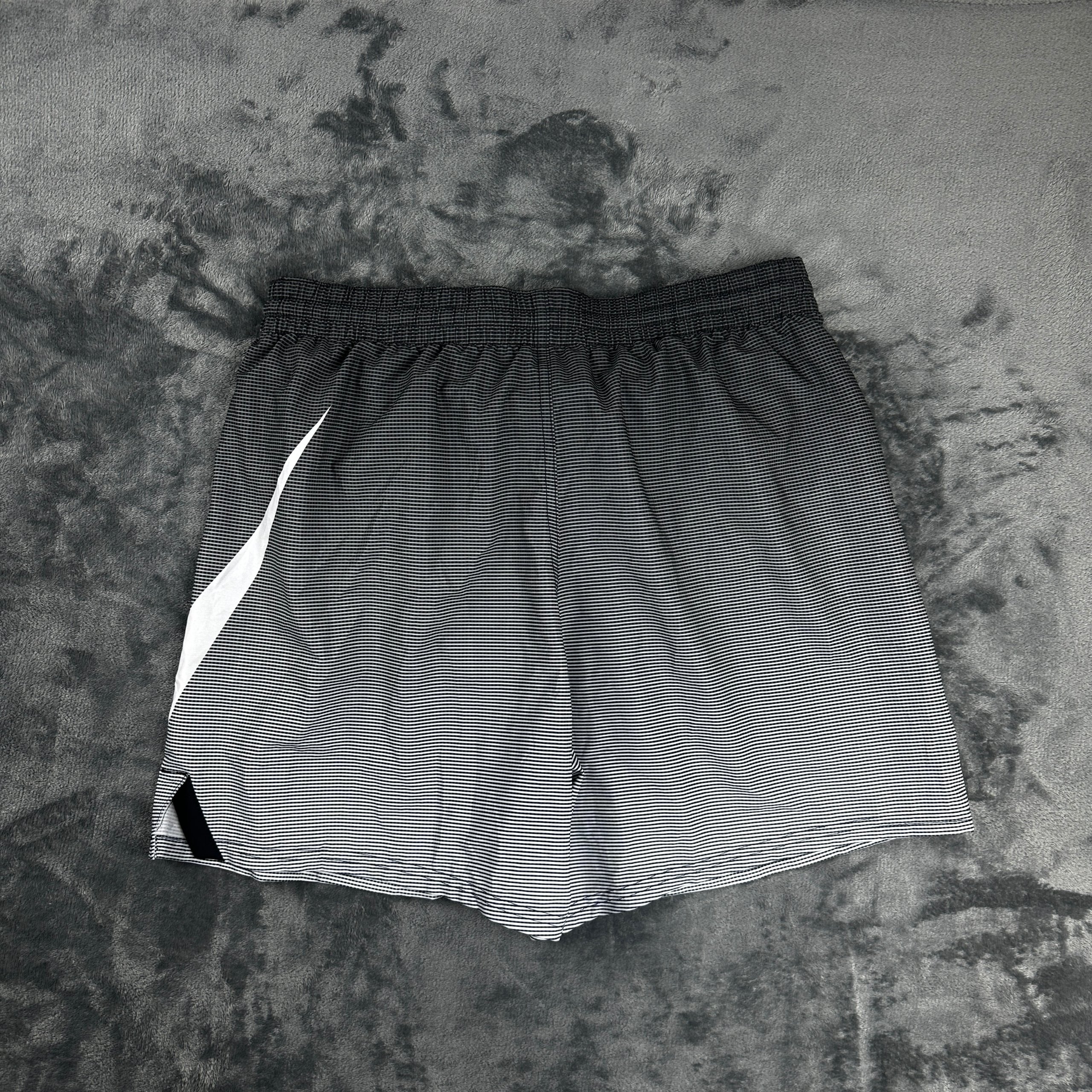 Nike Gradient Swoosh Shorts Men's Large Black/Grey image 5
