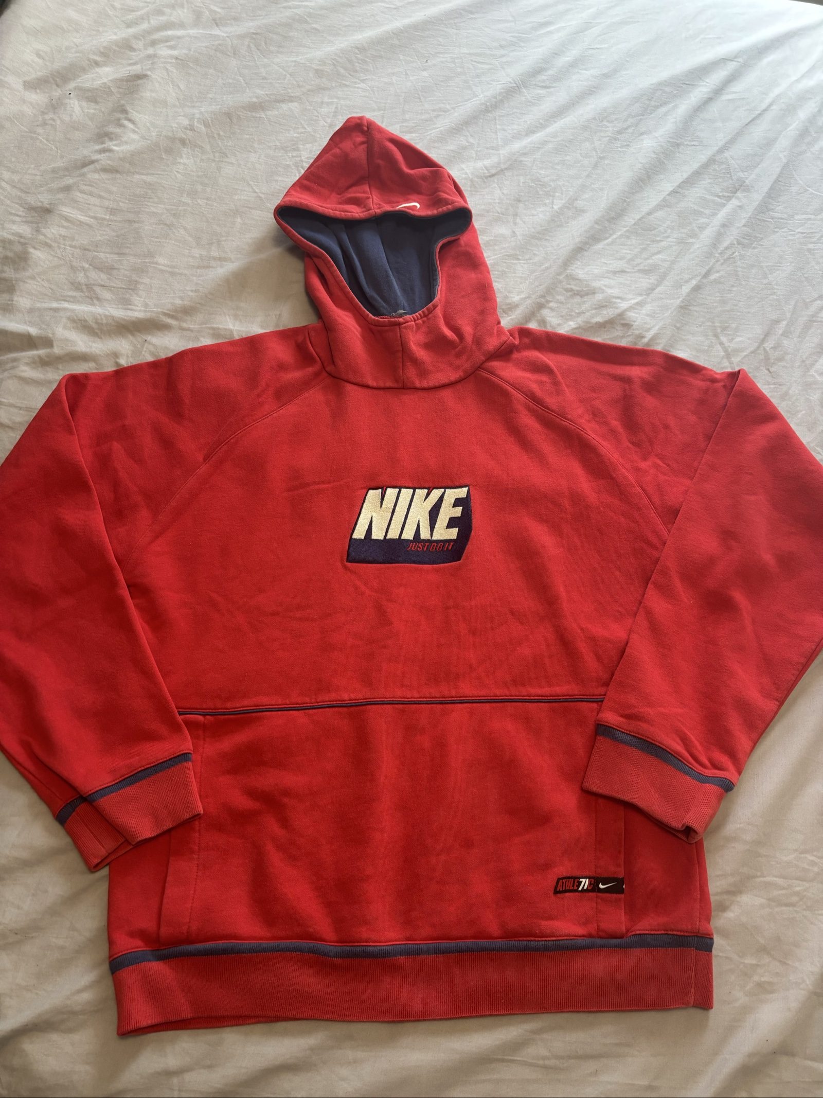 Nike Red & Navy Hoodie Large Athletic Jumper.