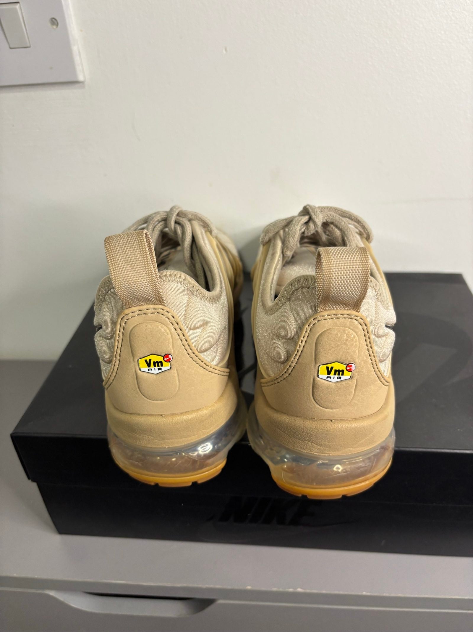Nike Beige Vapormax Plus Sneakers UK 5 image 4
