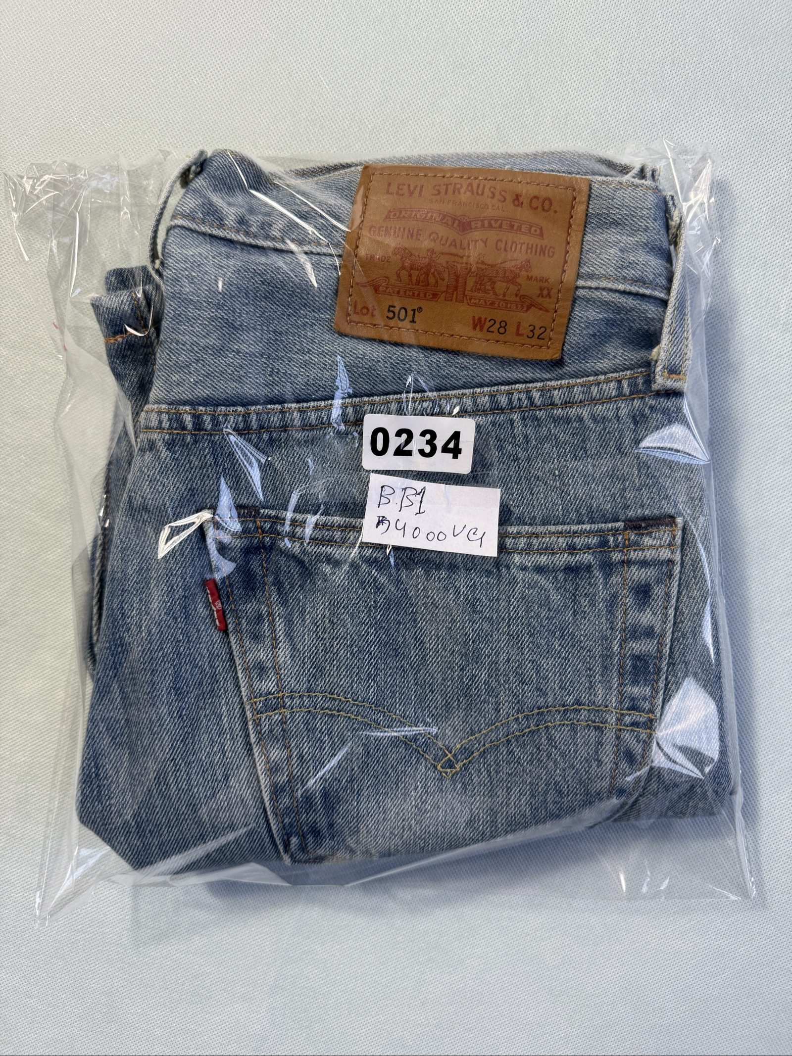 Levi’s 501 Original Fit Men’s Jeans W28 L32 Light Blue Made in USA Cotton image 3