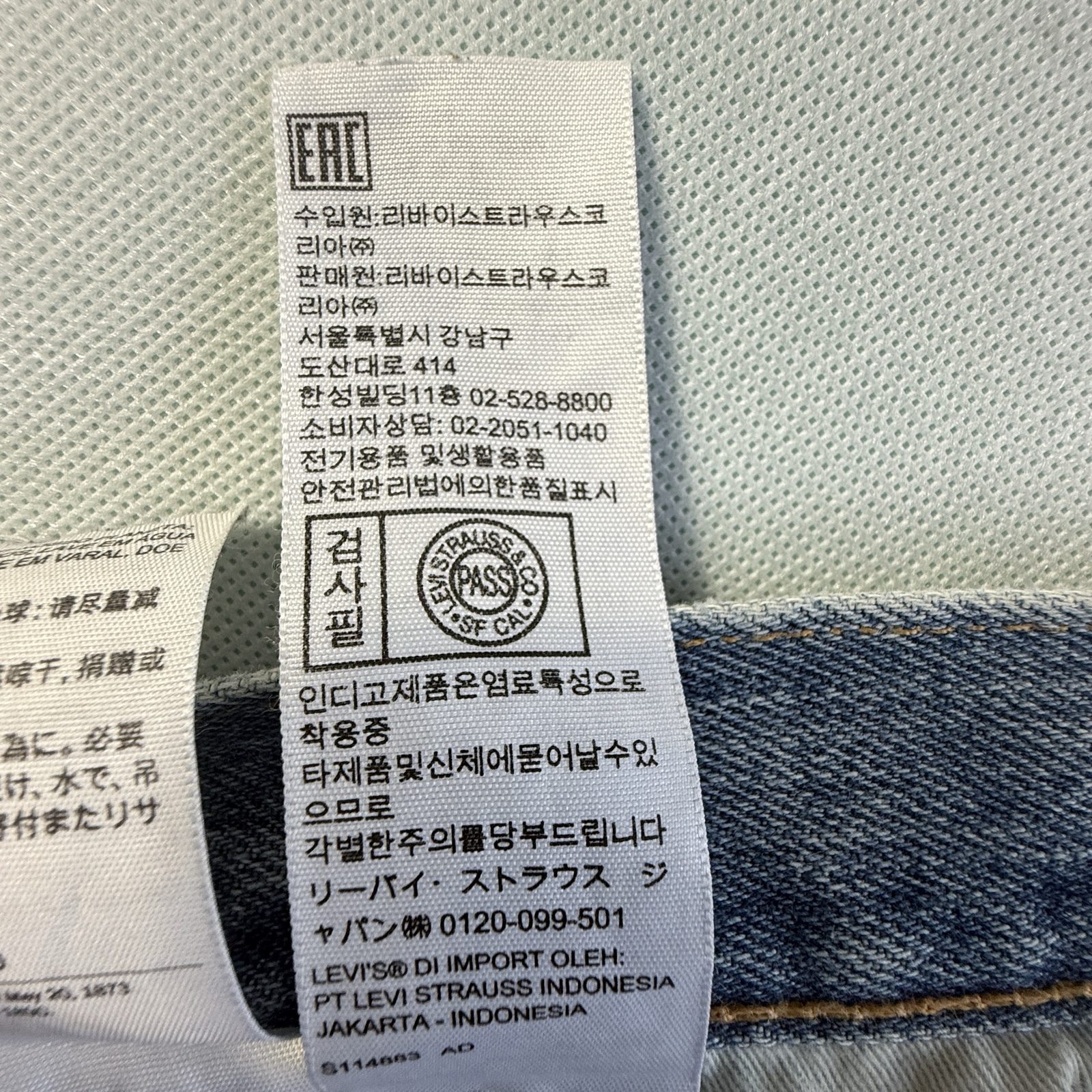Levi’s 501 Original Fit Men’s Jeans W28 L32 Light Blue Made in USA Cotton image 8