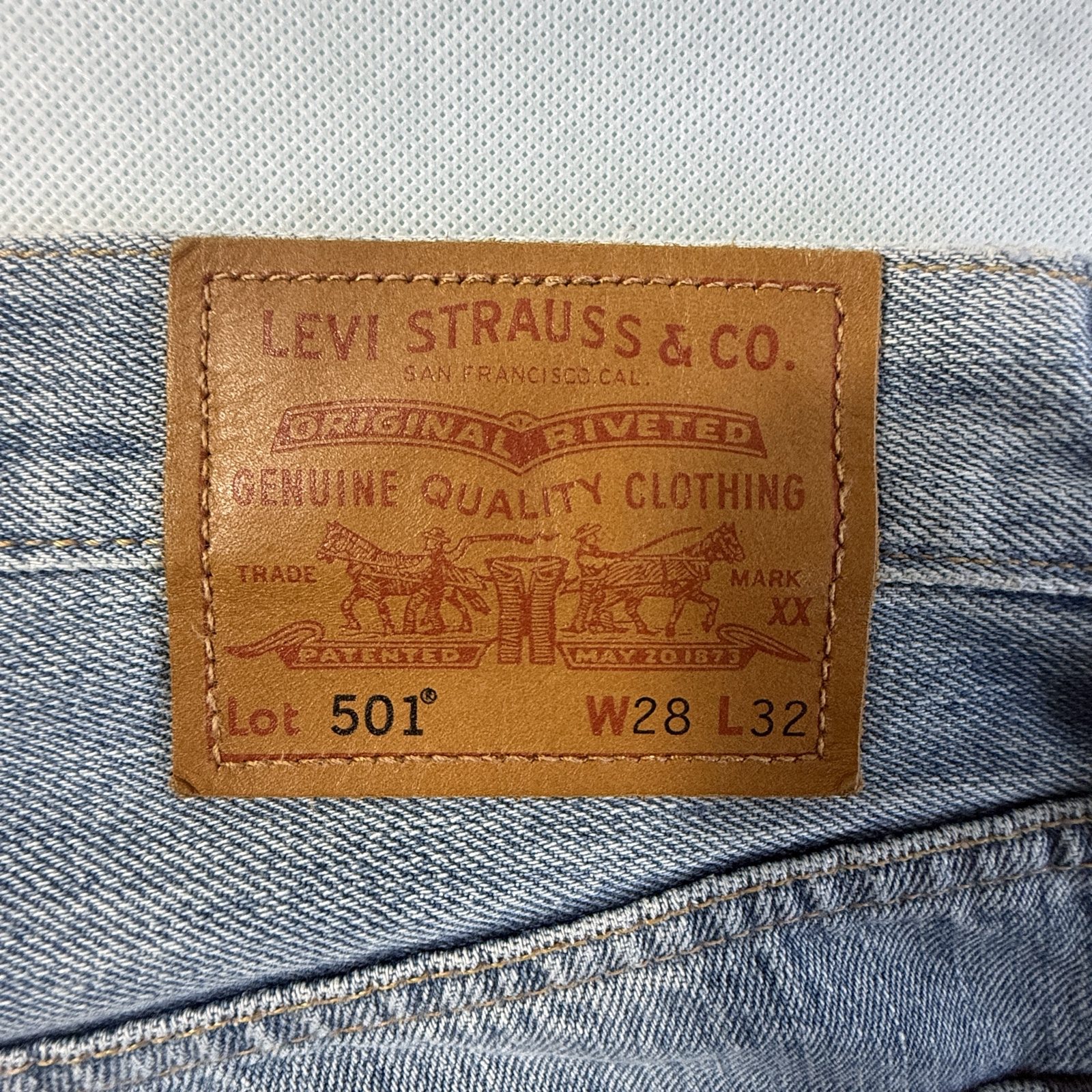 Levi’s 501 Original Fit Men’s Jeans W28 L32 Light Blue Made in USA Cotton image 10