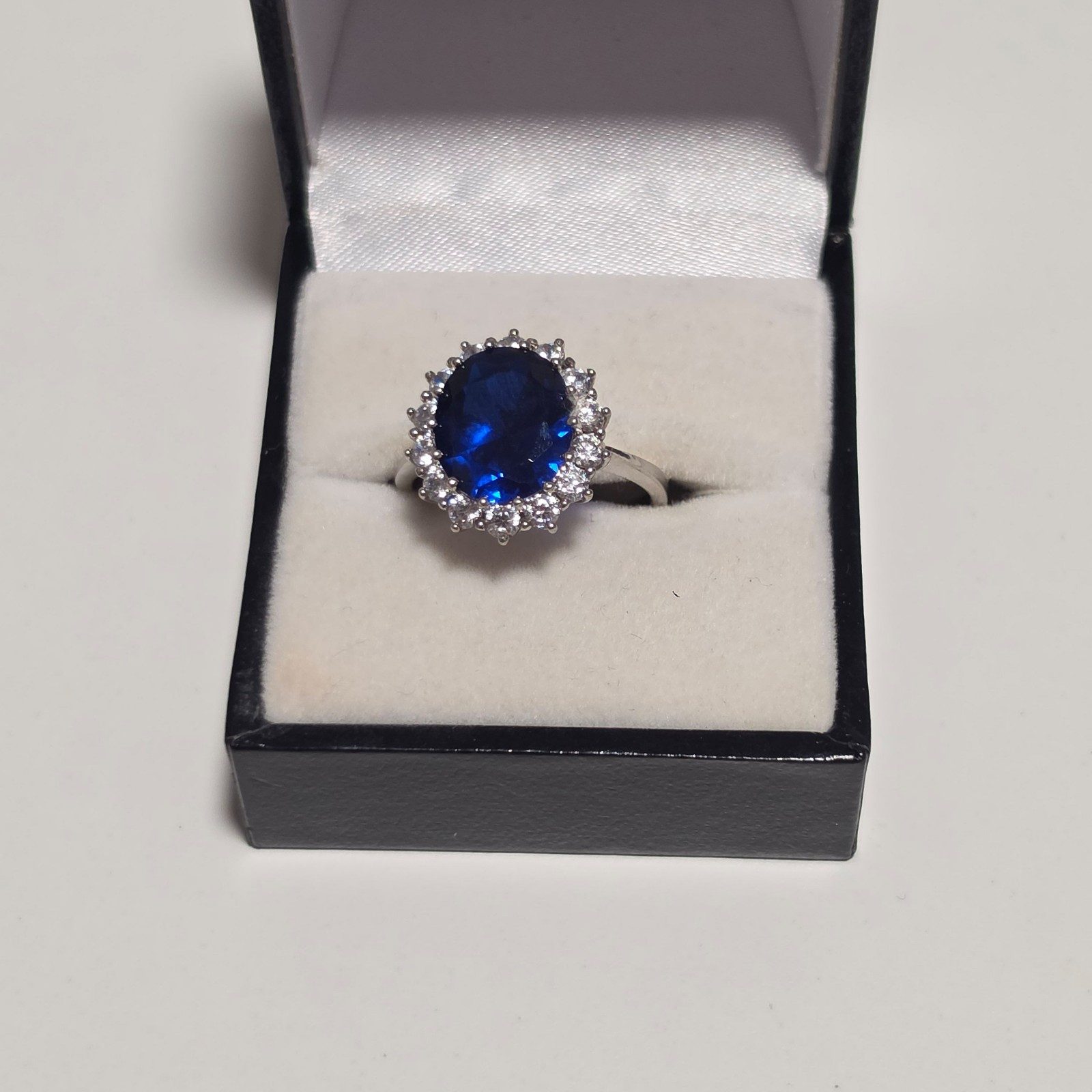 925 sterling Silver Sapphire & White Stone Ring .b6