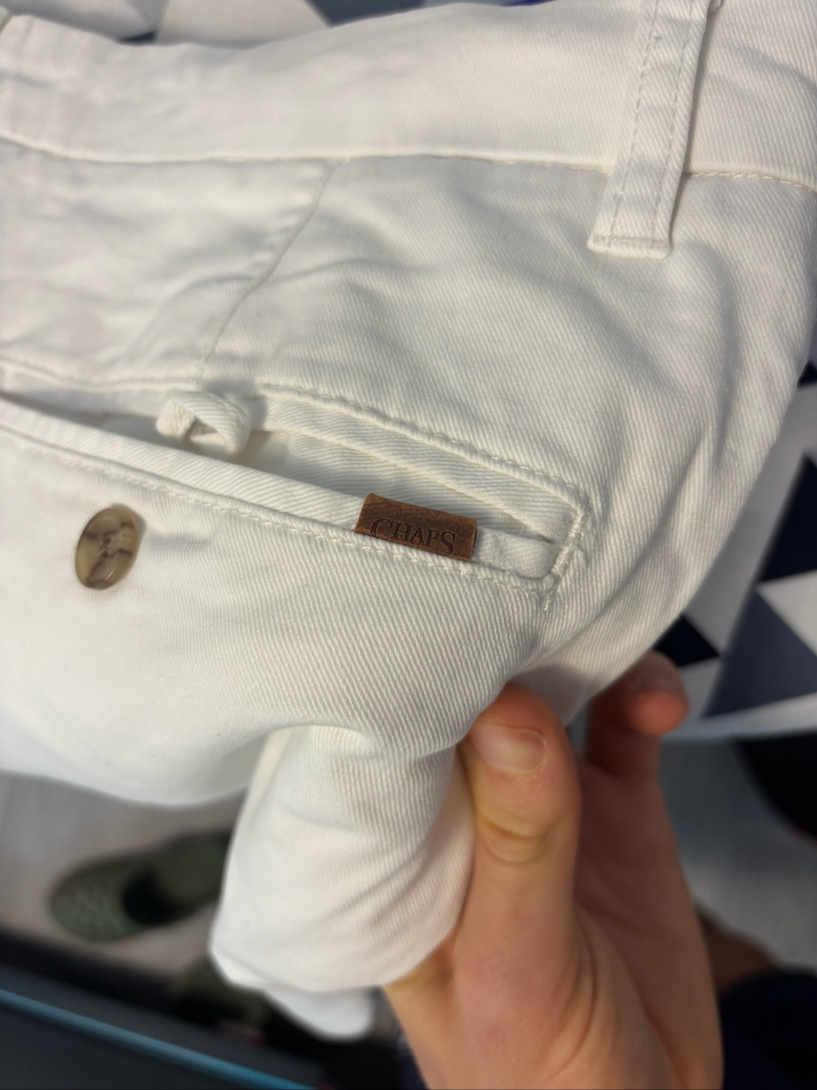 CHAPS Men's White Cotton Blend Chino Shorts 36 image 4