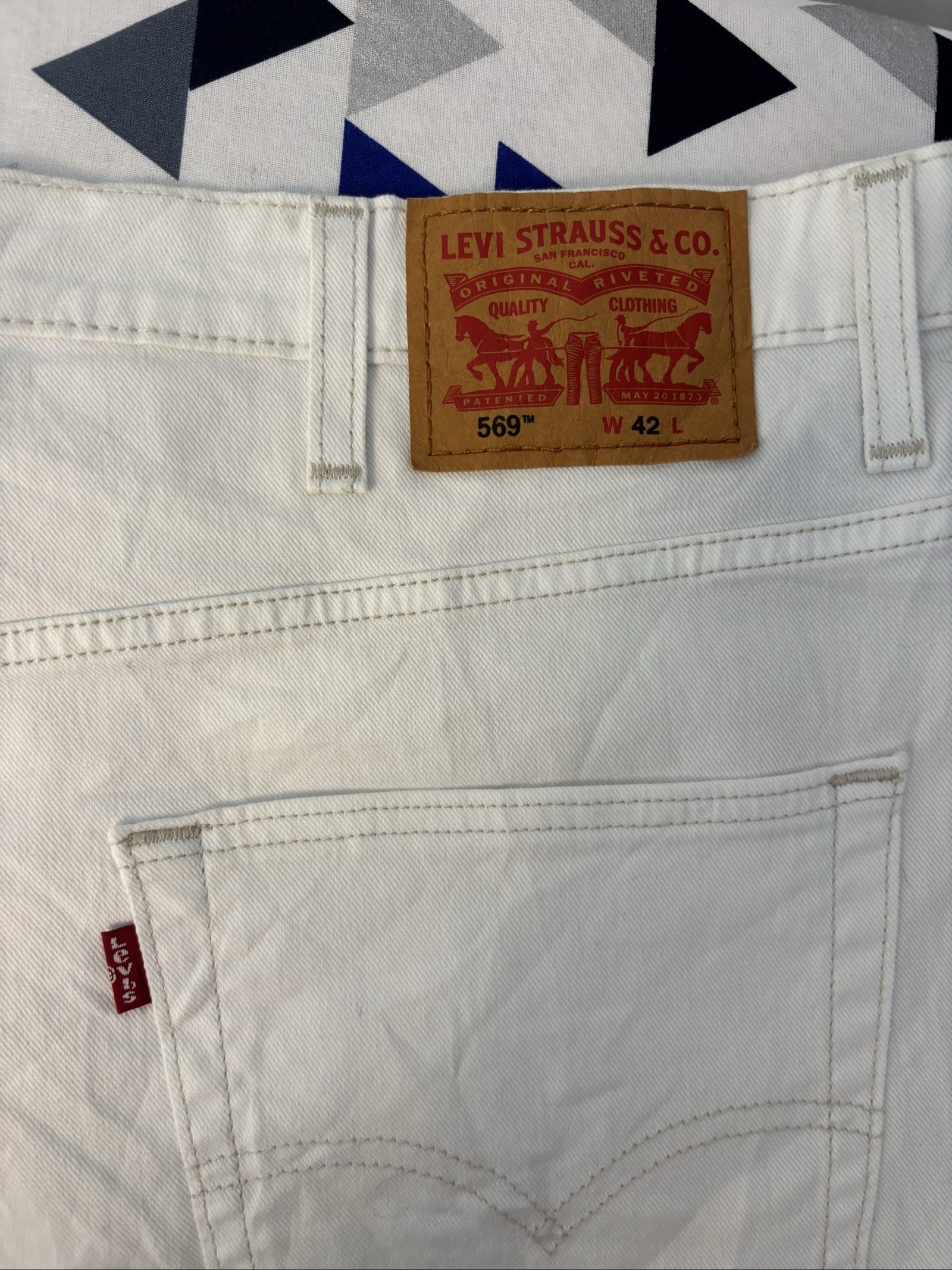 Levi's White Denim 569 Loose Fit Shorts 42 Waist image 2