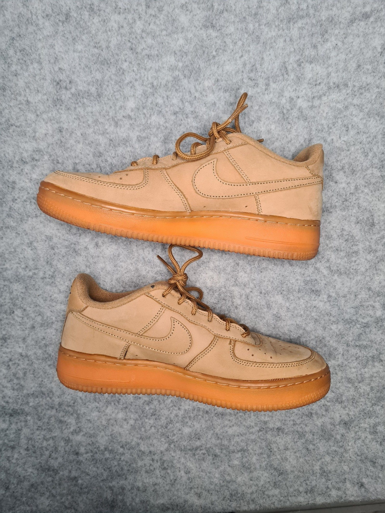 Nike Air Low Top Sneakers Beige Brown UK 10 image 2