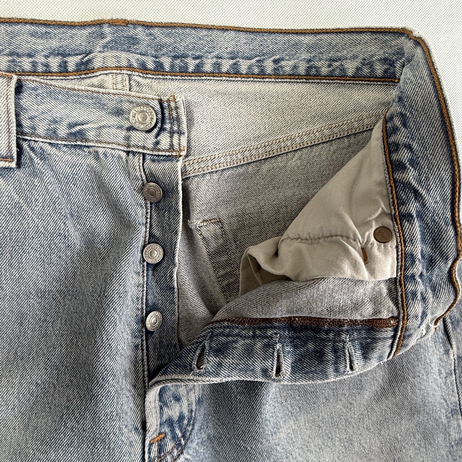 Vintage Levi’s 501 Jeans W34 L30 Made in USA 1997 Light Blue Denim image 9