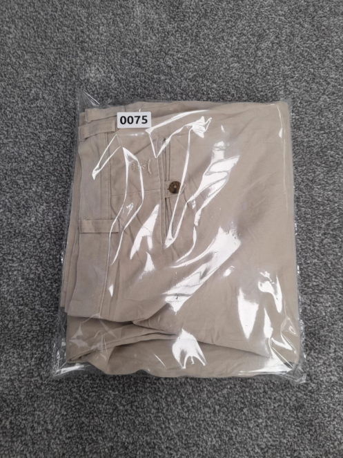 Tommy Hilfiger with a buttoned back pocket,Beige,40" image 2