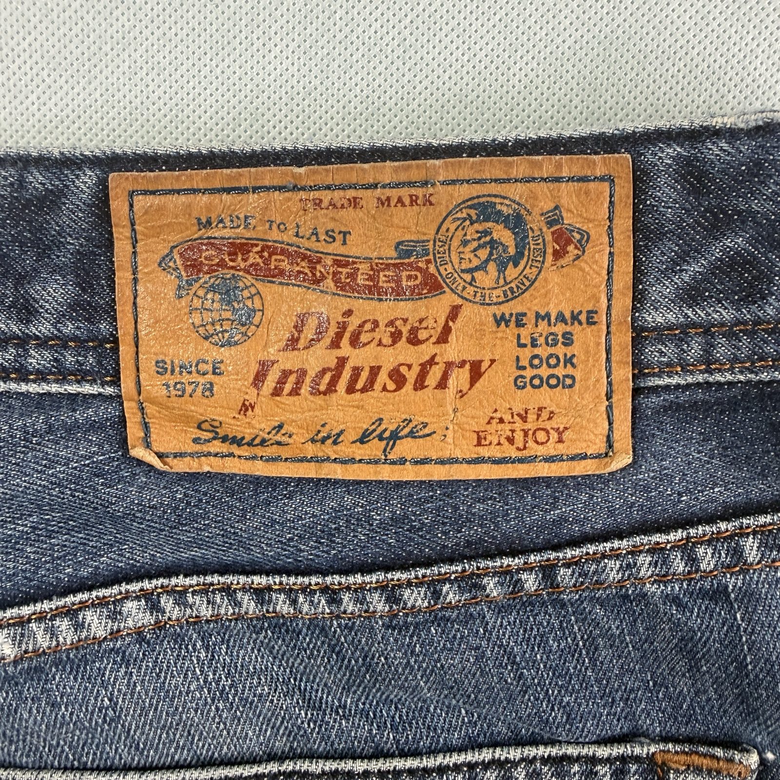 Diesel Larkee Men’s Blue Jeans Regular Straight 100% Cotton Button Fly image 3