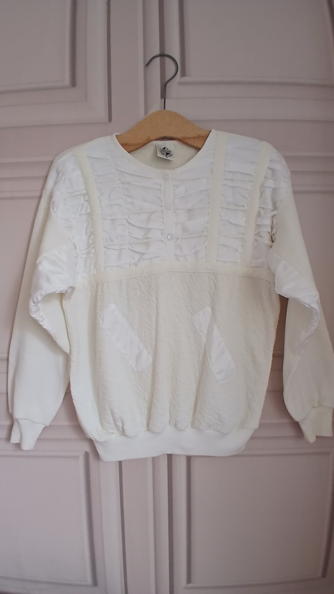 South Lodge Vintage 80's White Textured Ruffle Front Sweatshirt Small Medium