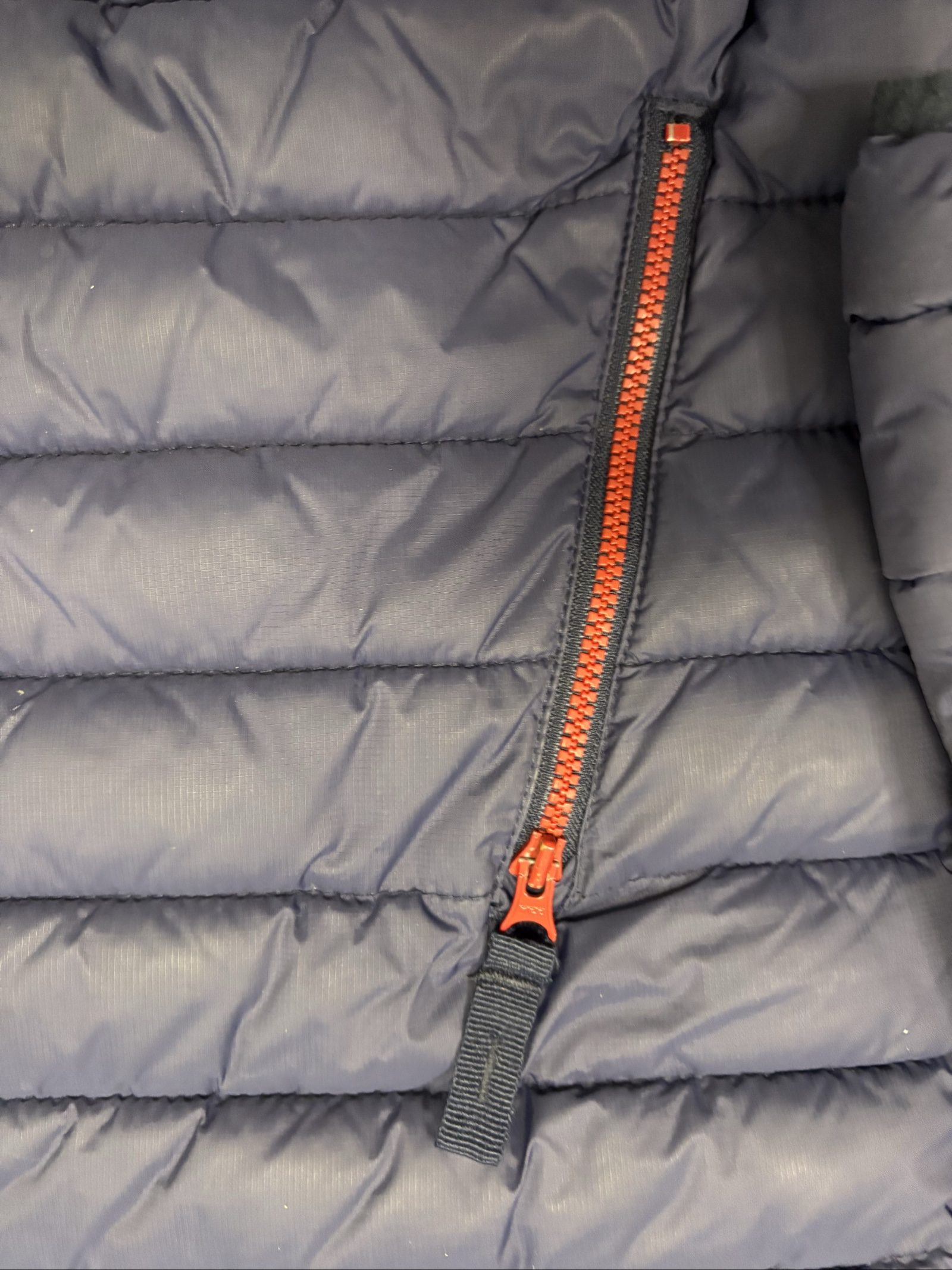 Berghaus Navy & Red Men's Quilted Hooded Jacket 11-12yr image 3