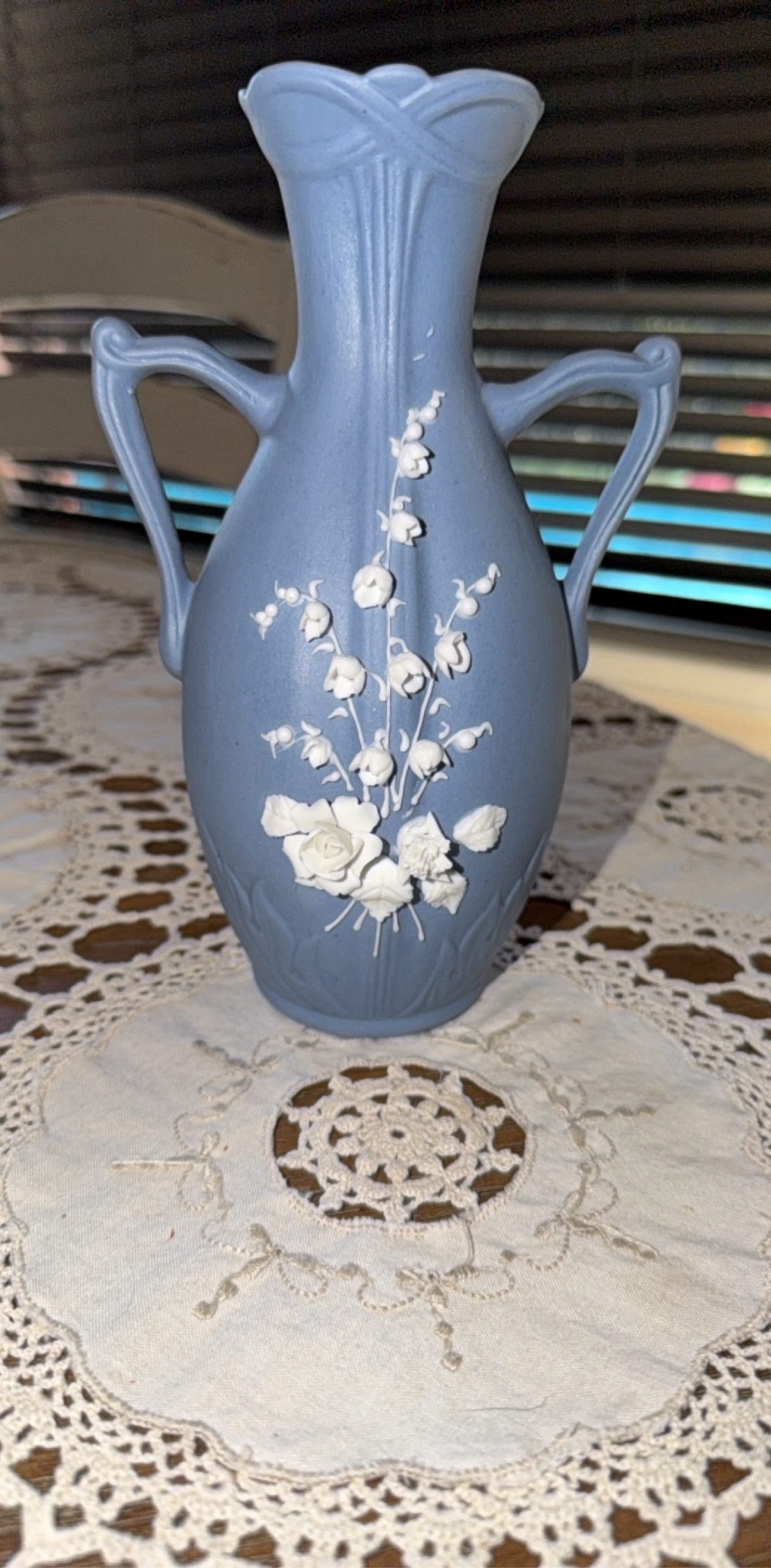 Blue & White 2-Handled Base(Lefton?) image 6