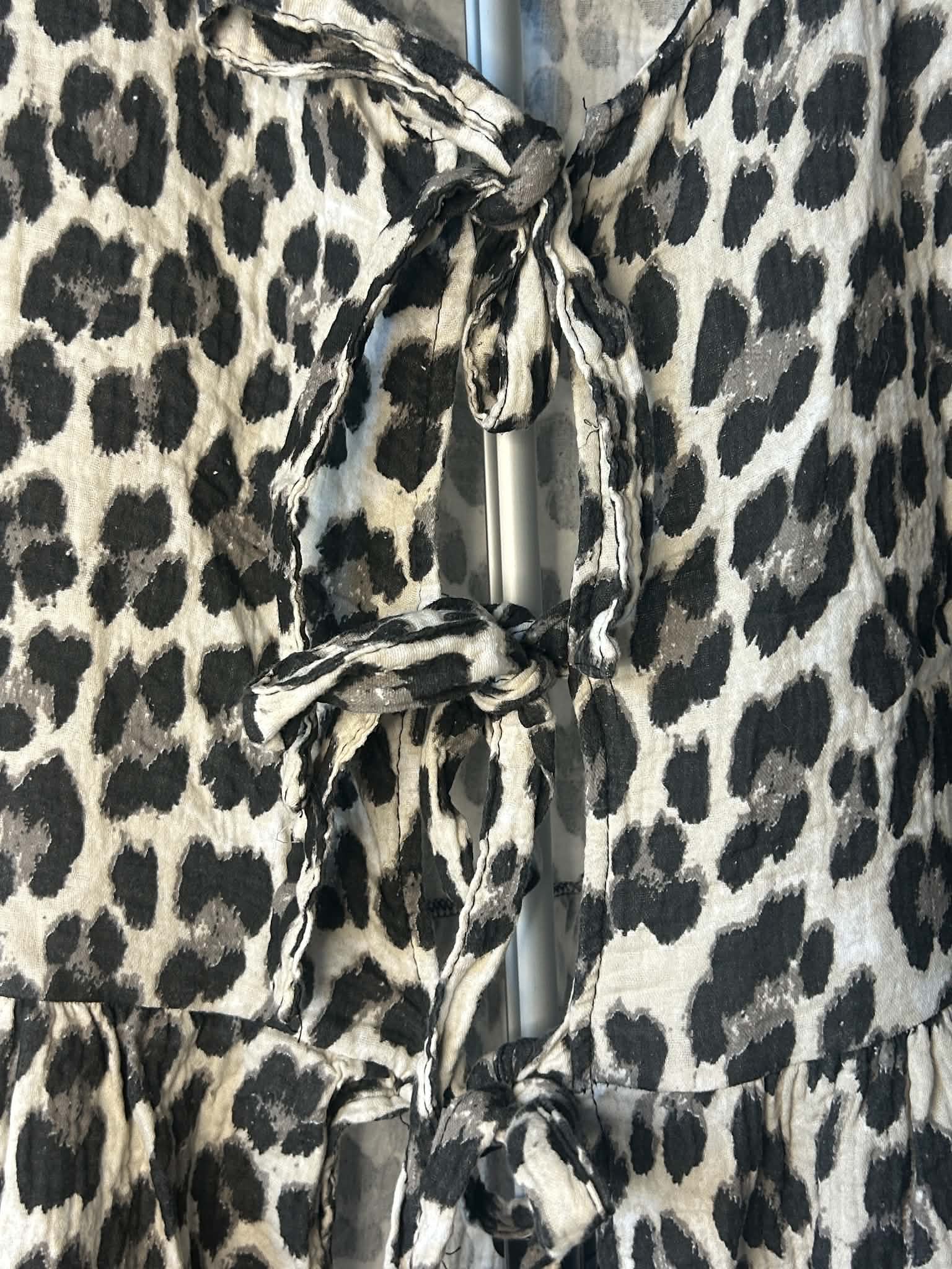 Unbranded Black & cream Leopard Print 100% Cotton Puff Sleeve Blouse in excellent condition one size image 2