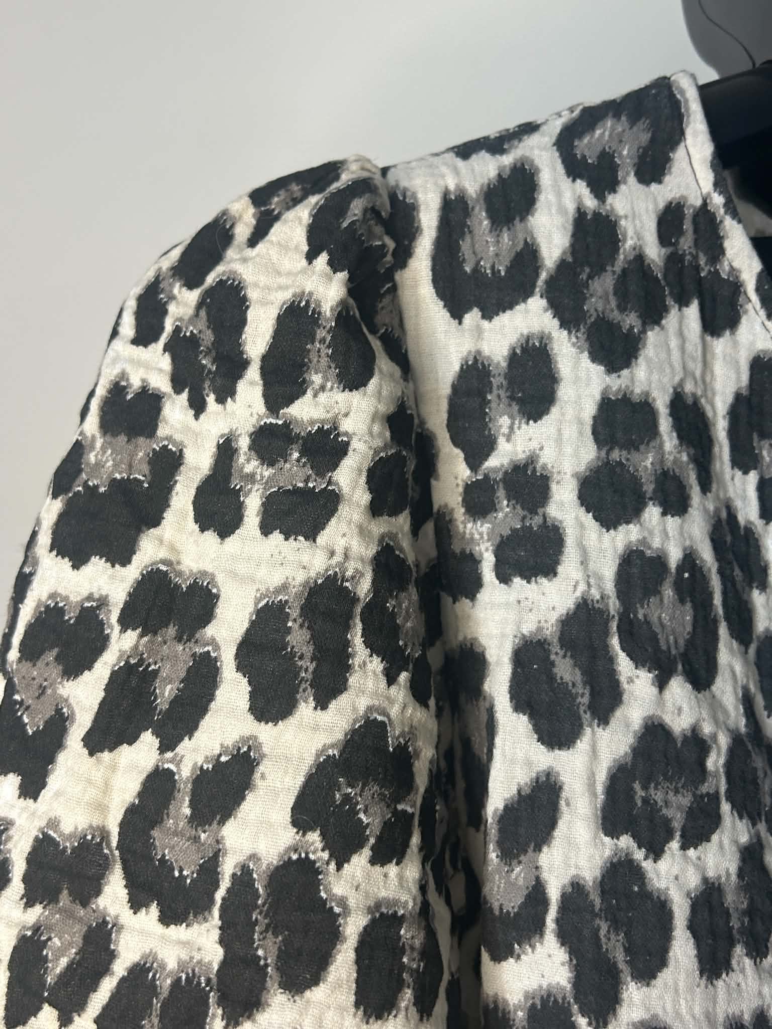 Unbranded Black & cream Leopard Print 100% Cotton Puff Sleeve Blouse in excellent condition one size image 3
