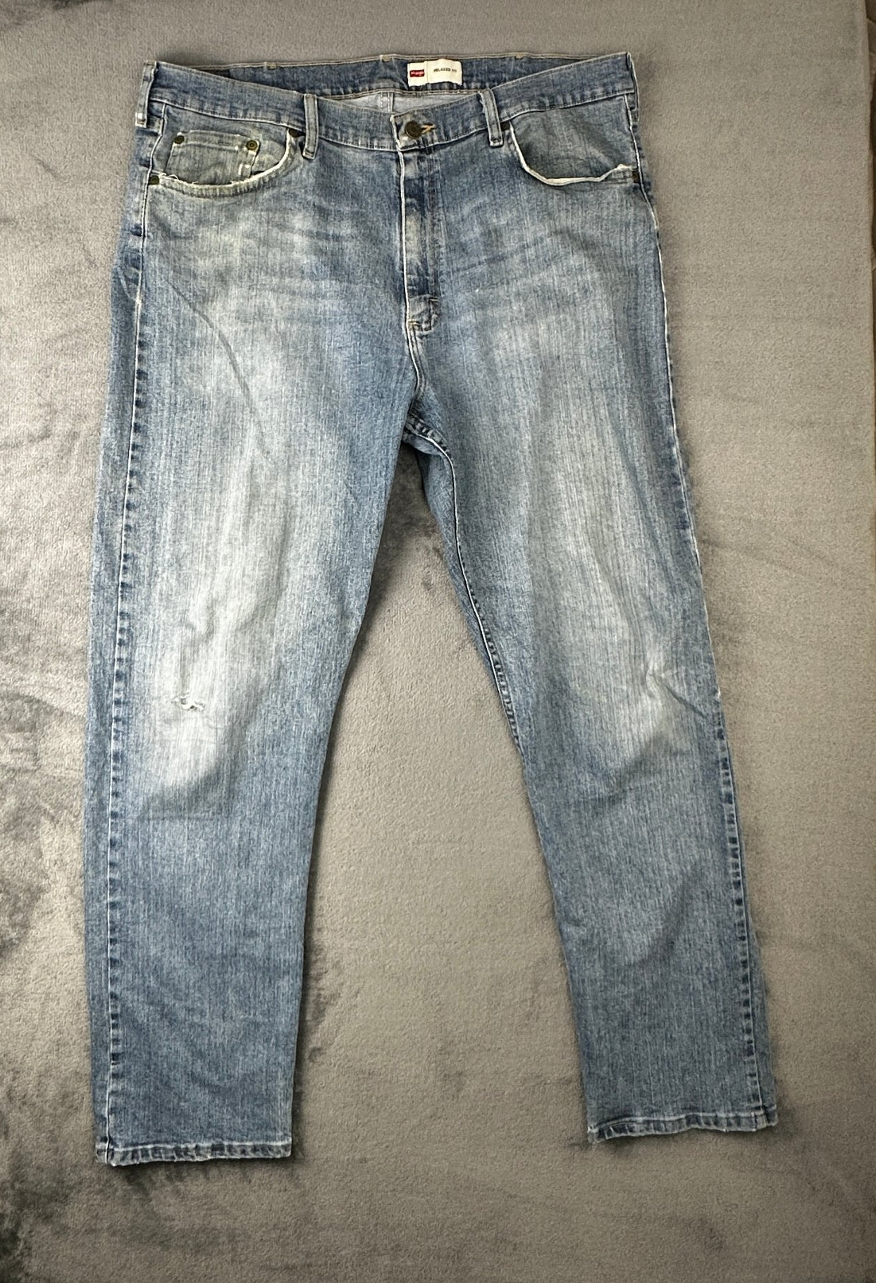 Wrangler Relaxed Fit Blue Jeans Men’s 38x31 image 2
