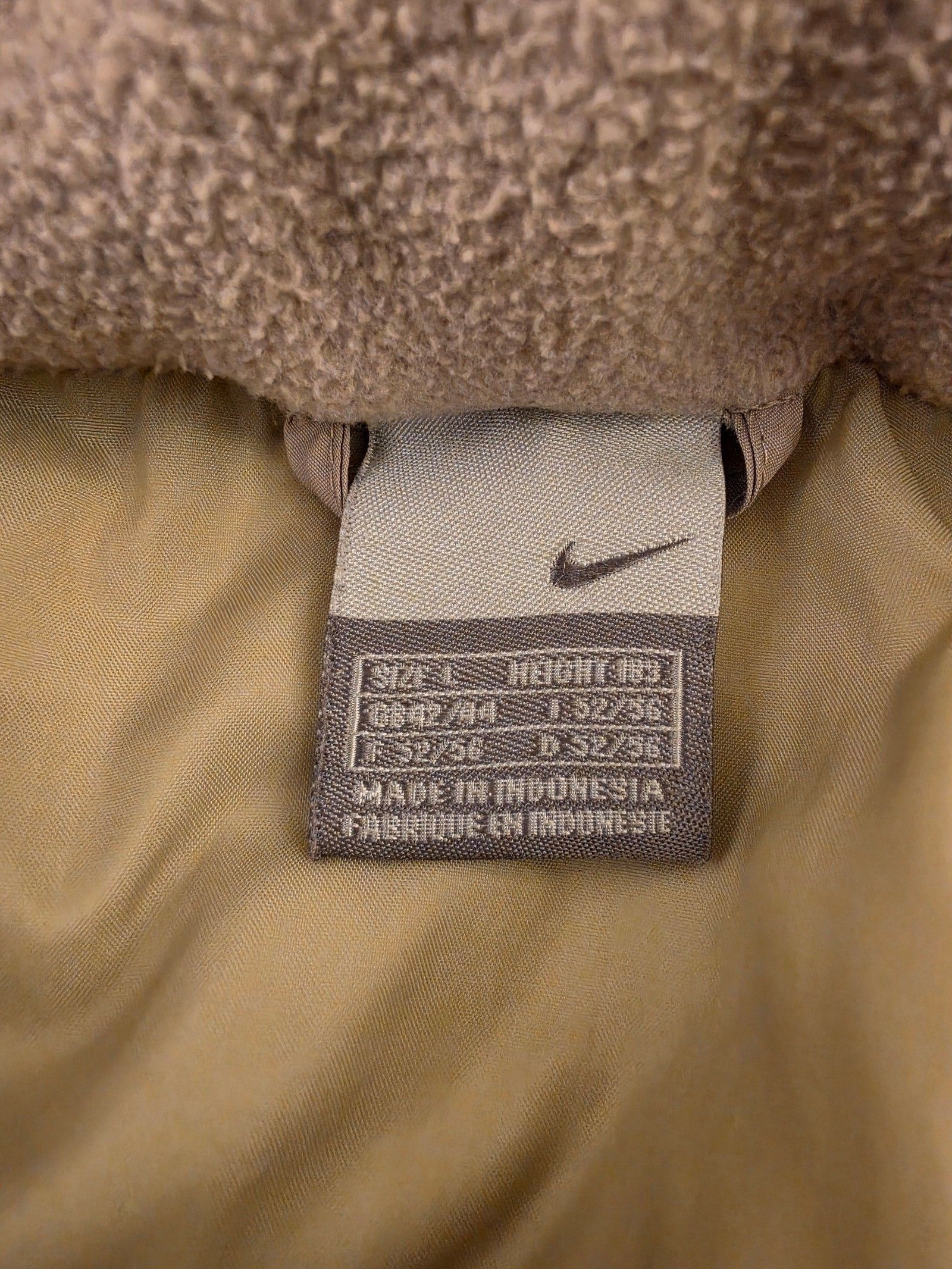 Vintage Nike Beige Hooded Insulated Puffer Gilet. image 6