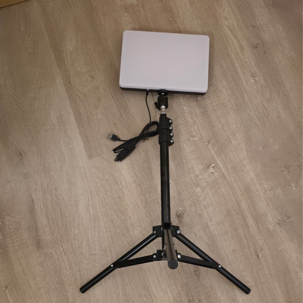 LED Leuchte mit Stativ USB Anschluss und verstellbarem Stativ Schwarz
