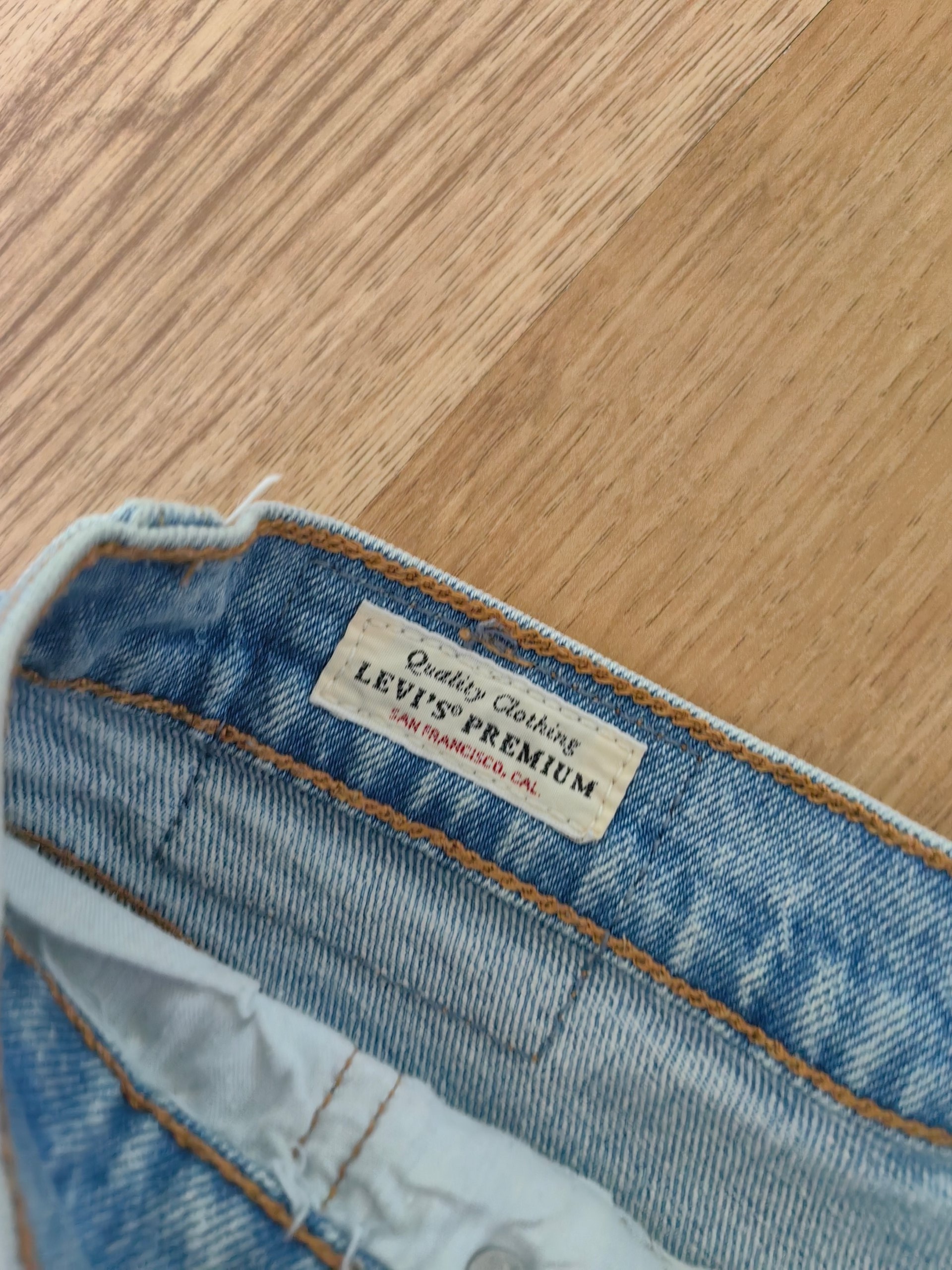 Stilīgi Levi's Premium 501 džinsa šorti ar apdruku image 2