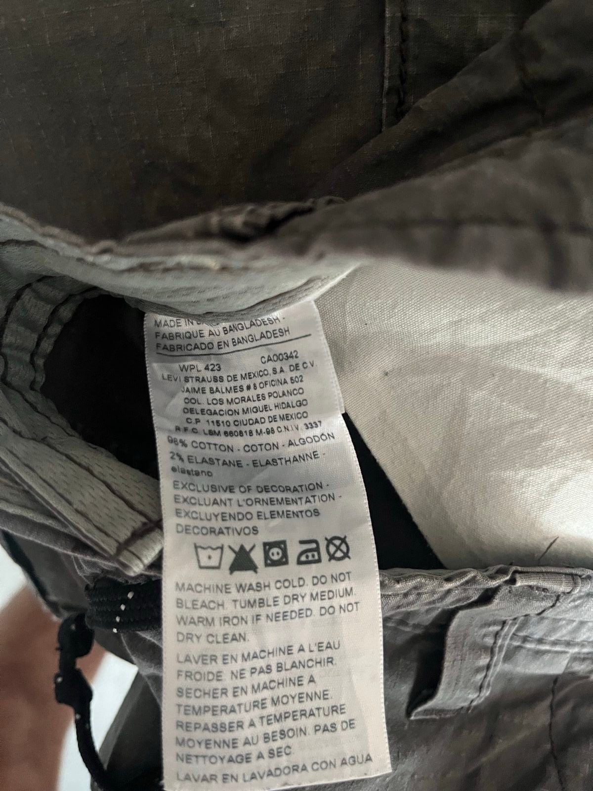 Denizen from Levi's Men's Grey Cargo Shorts large Drawstring Waist image 6