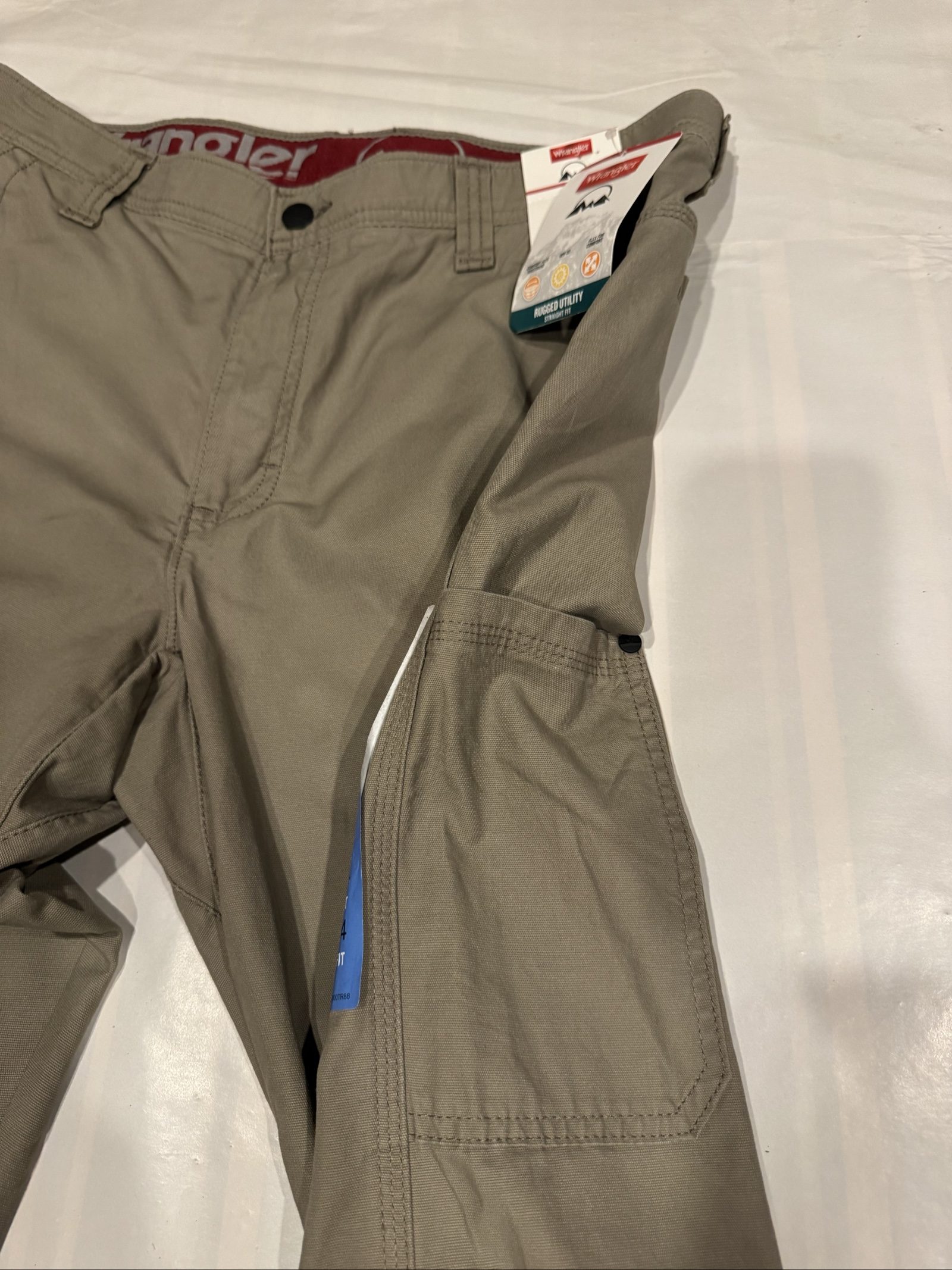 Men's NWT Wrangler Straight Fit Cargo Pants - 34x34 - Tan image 5
