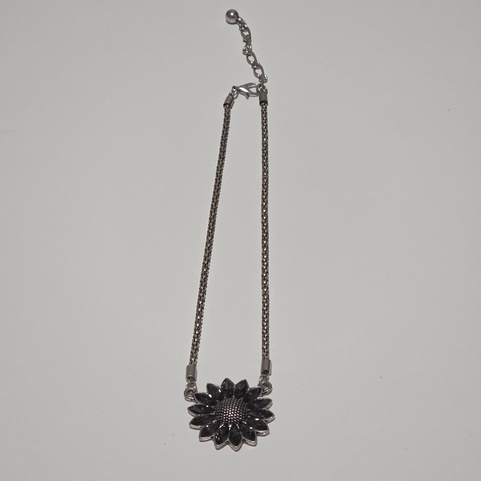 Black Gem Flower Pendant Necklace. B6
