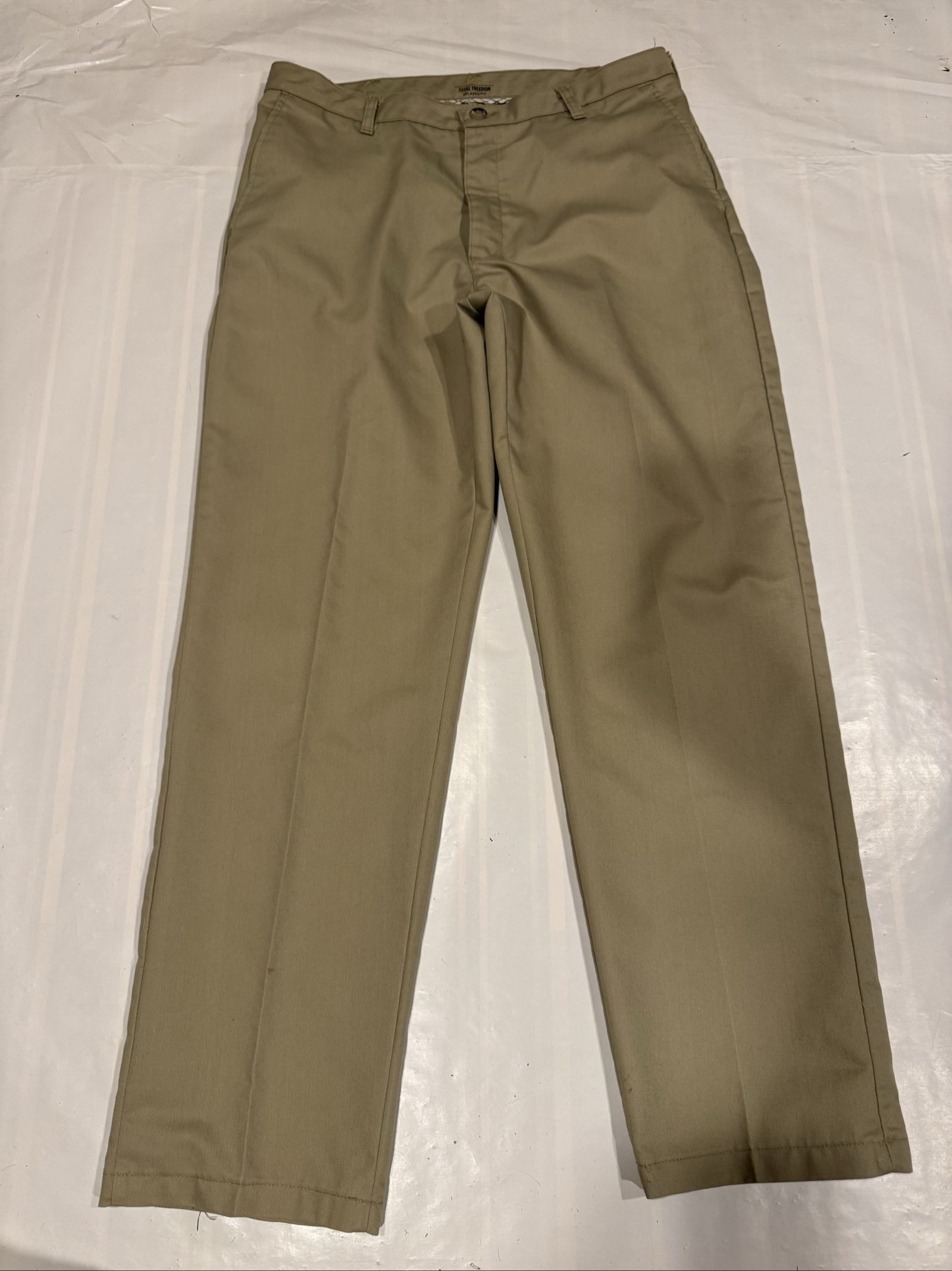 Lee Men's Khaki Total Freedom Relaxed Fit Pants 34x32