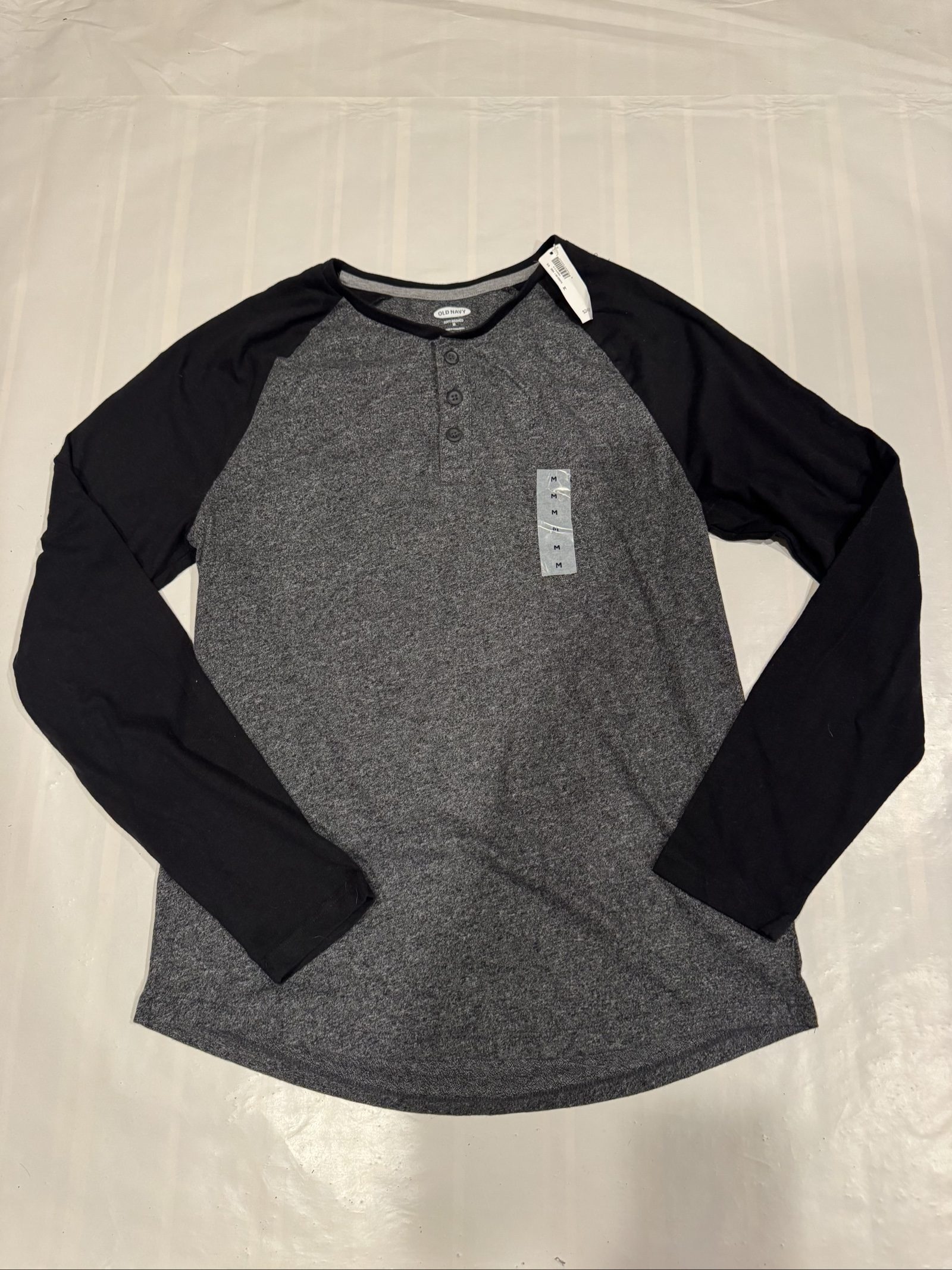 Men’s NWT Old Navy Men’s Henley Long Sleeve Shirt - Black/Gray - Medium