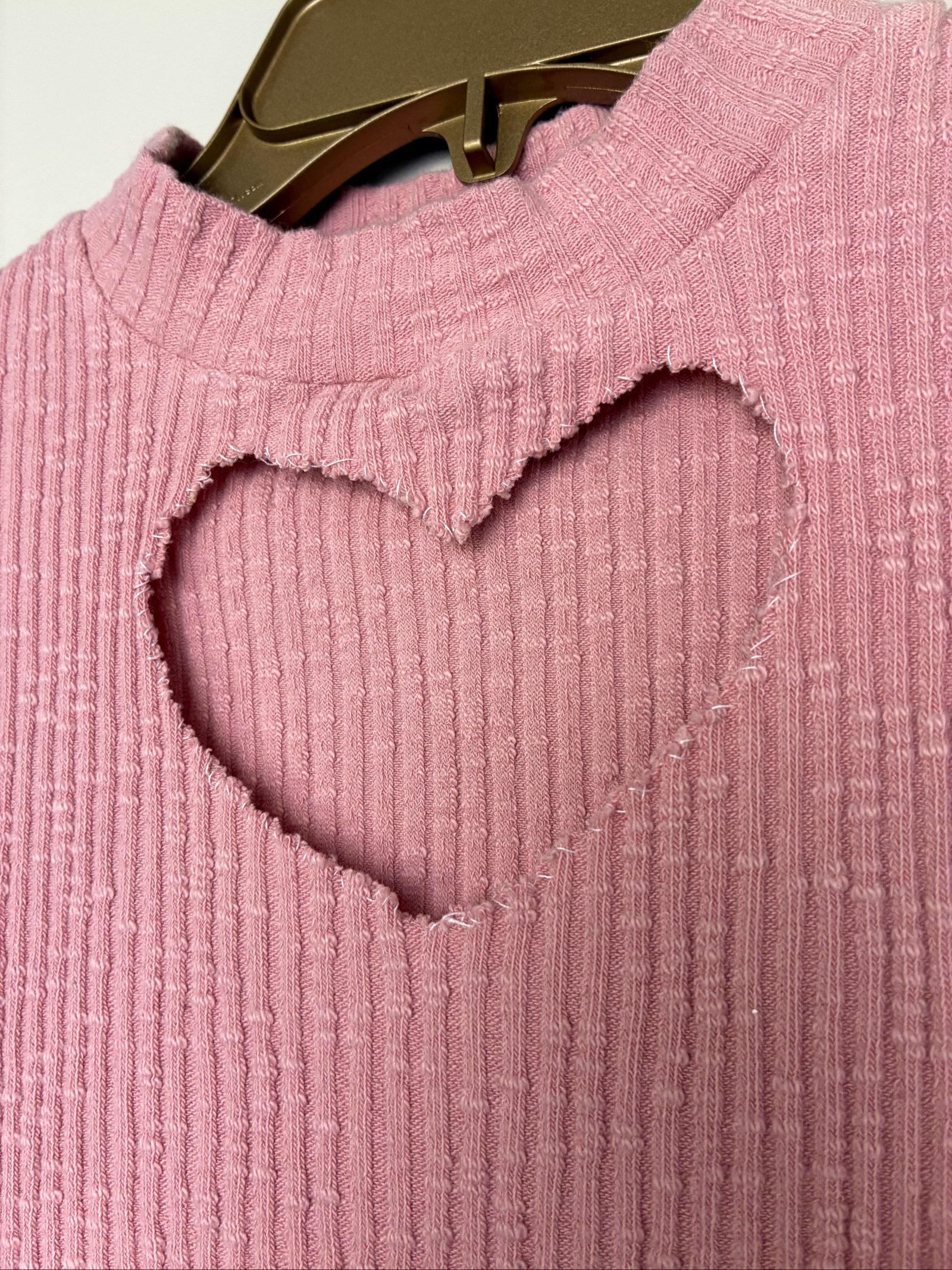 Forever 21 Pink Ribbed Mock Neck Tank Top Heart Cutout Coquette Y2K Style Size S