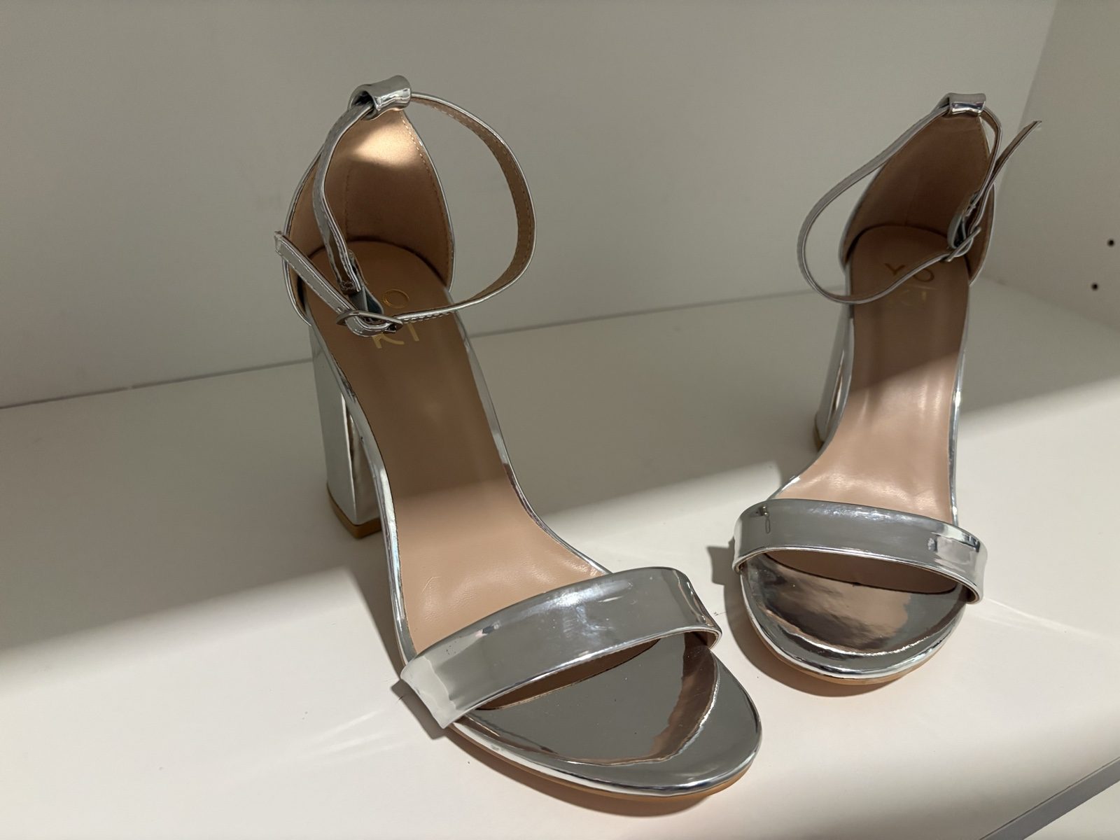 Qupid Women's Silver Patent Block Heel Sandals Size 9 image 2
