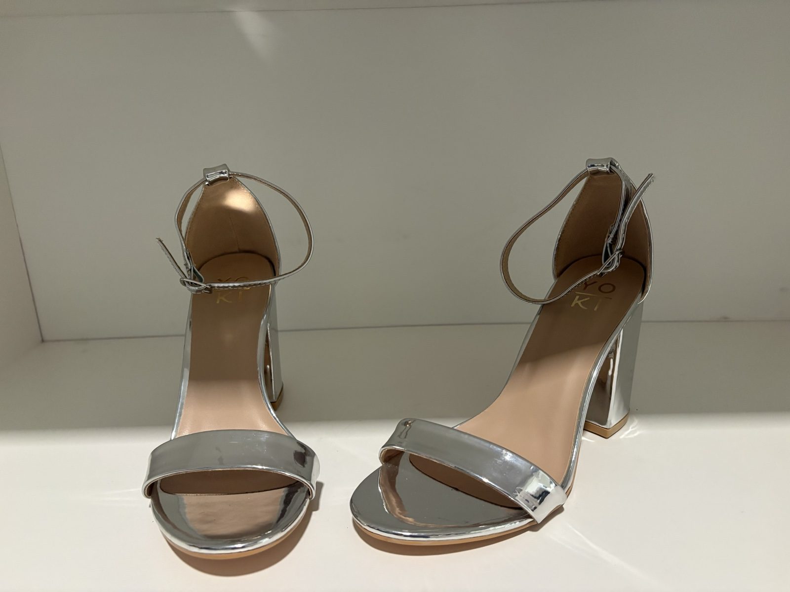 Qupid Women's Silver Patent Block Heel Sandals Size 9 image 3