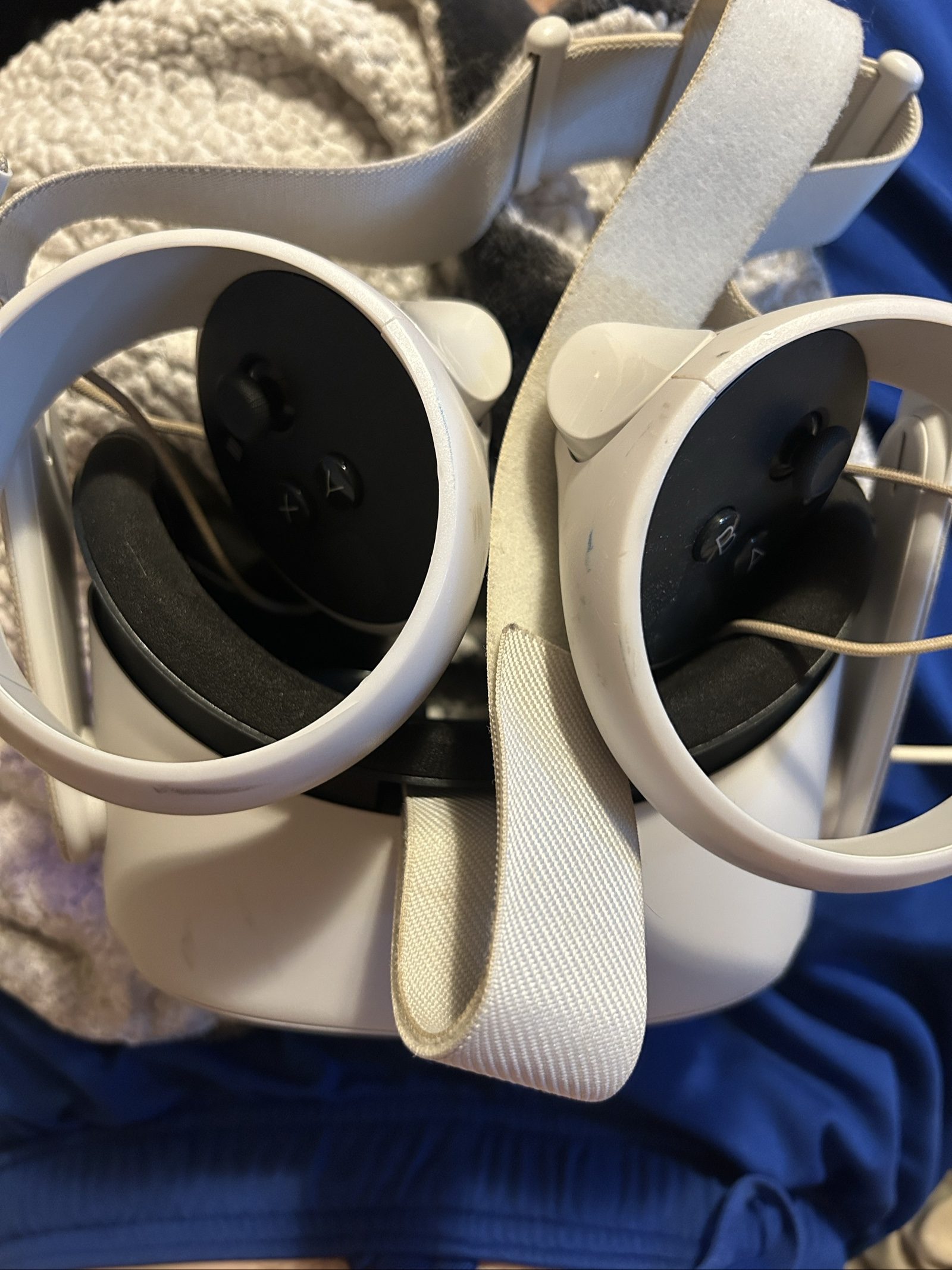 Meta Quest 2 White VR Headset with Controllers