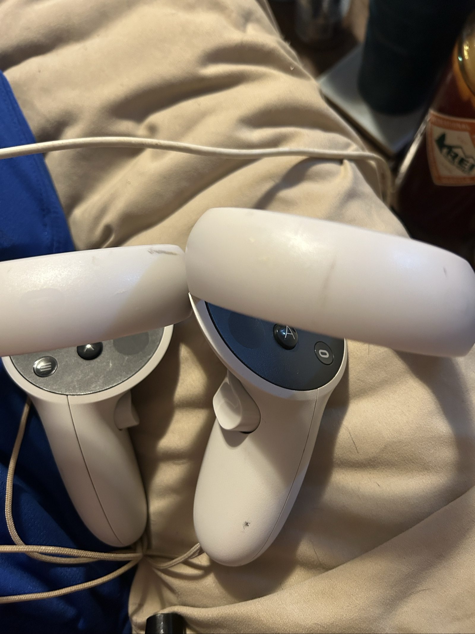 Meta Quest 2 White VR Headset with Controllers image 3