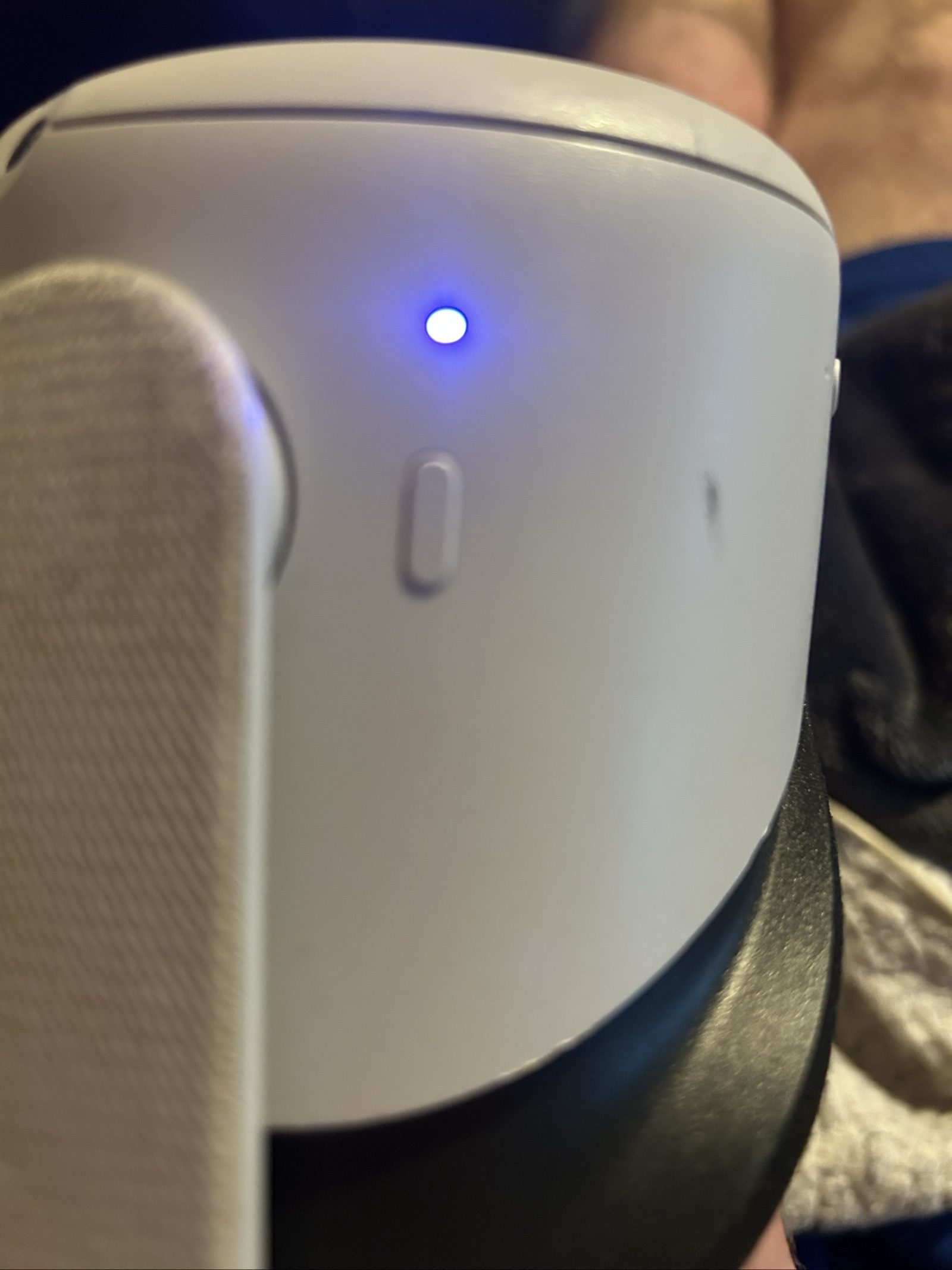 Meta Quest 2 White VR Headset with Controllers image 4