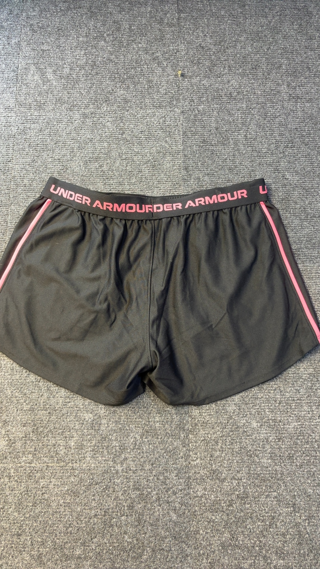 Under Armour Black & Pink Women's Play Up Shorts Medium 12 excellent condition image 2