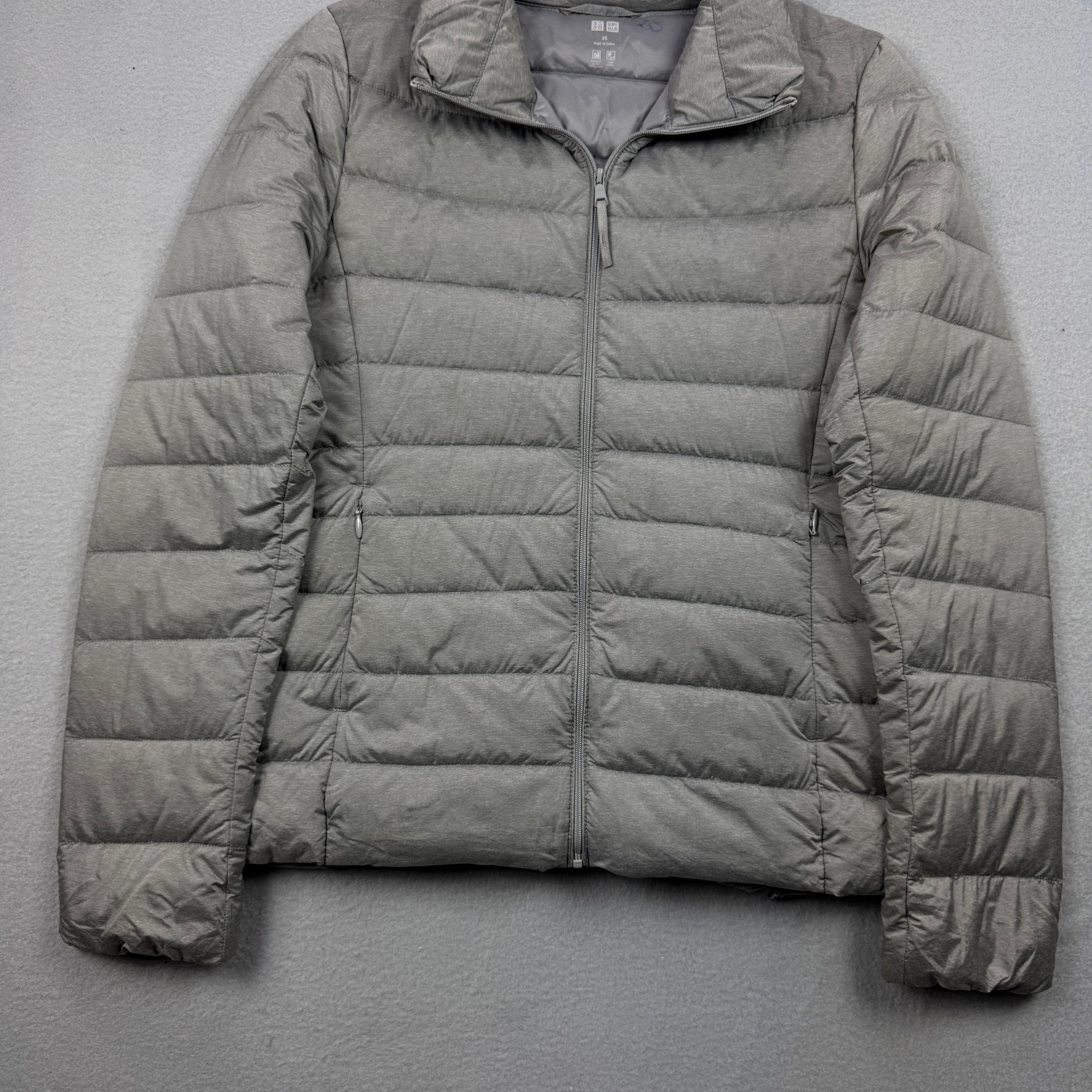Women`s Uniqlo Grey Packable Down Jacket Lightweight Warm Size XS image 3