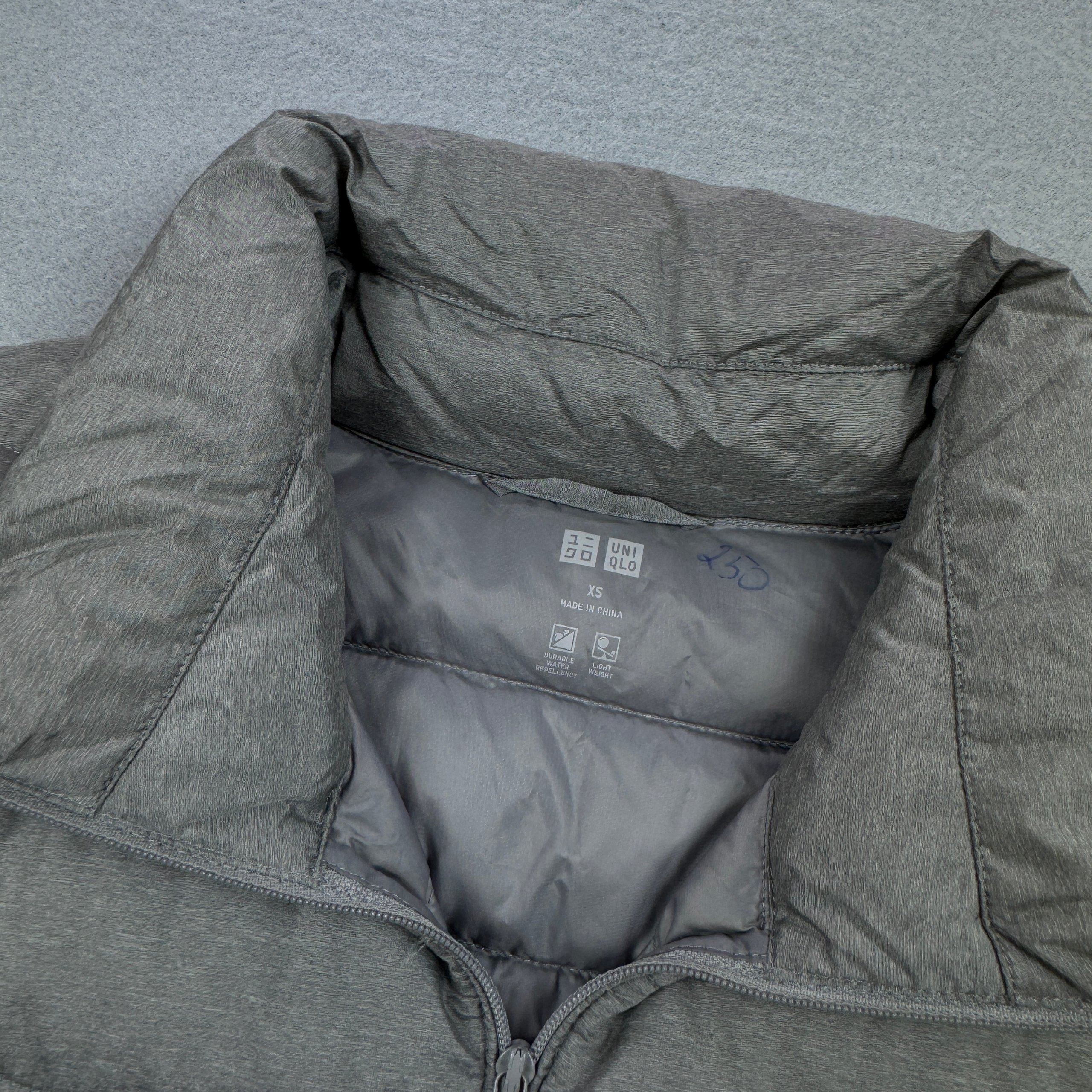 Women`s Uniqlo Grey Packable Down Jacket Lightweight Warm Size XS image 9