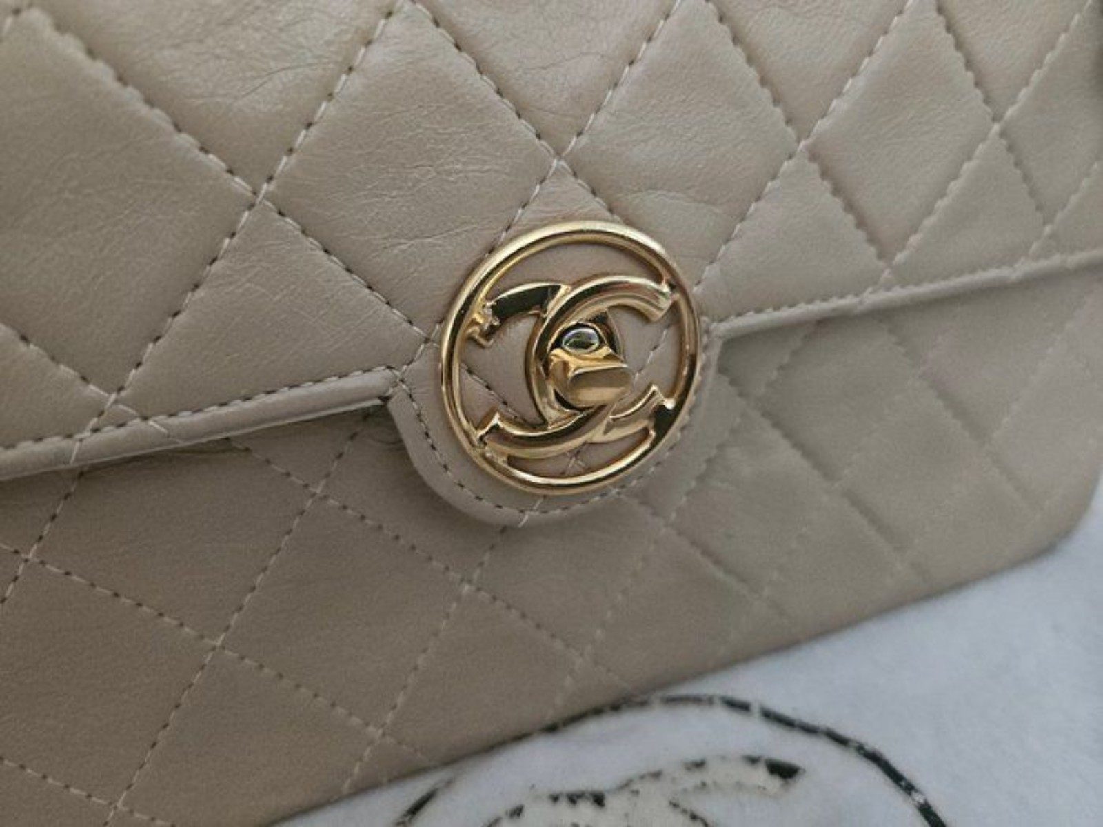 Chanel Beige Quilted Leather Flap Bag Medium image 2