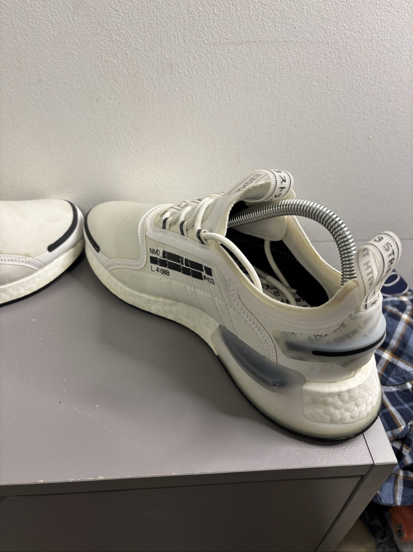 Adidas White NMD R1 V3 Sneakers UK6.5 with Boost Sole image 4