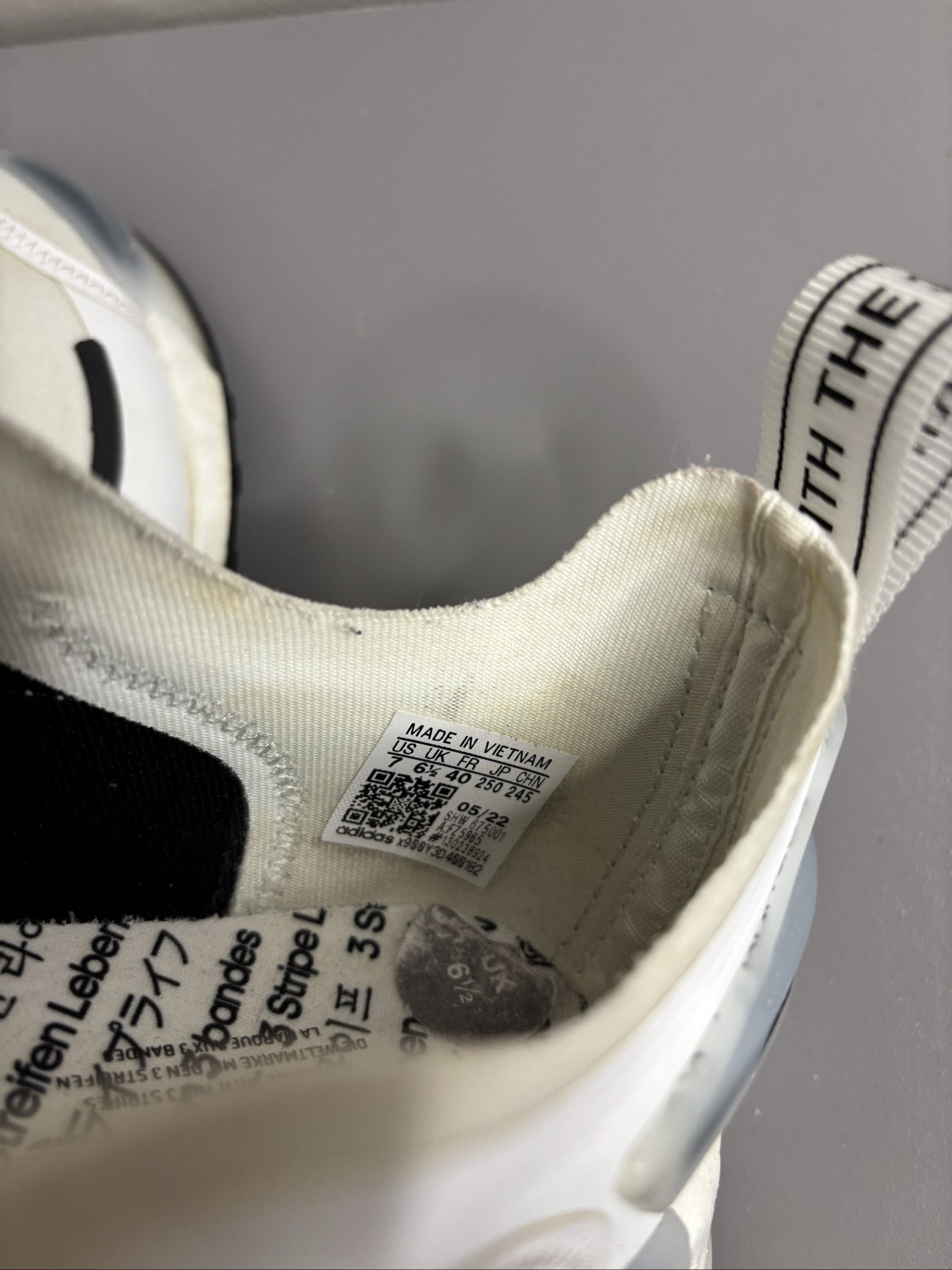 Adidas White NMD R1 V3 Sneakers UK6.5 with Boost Sole image 9