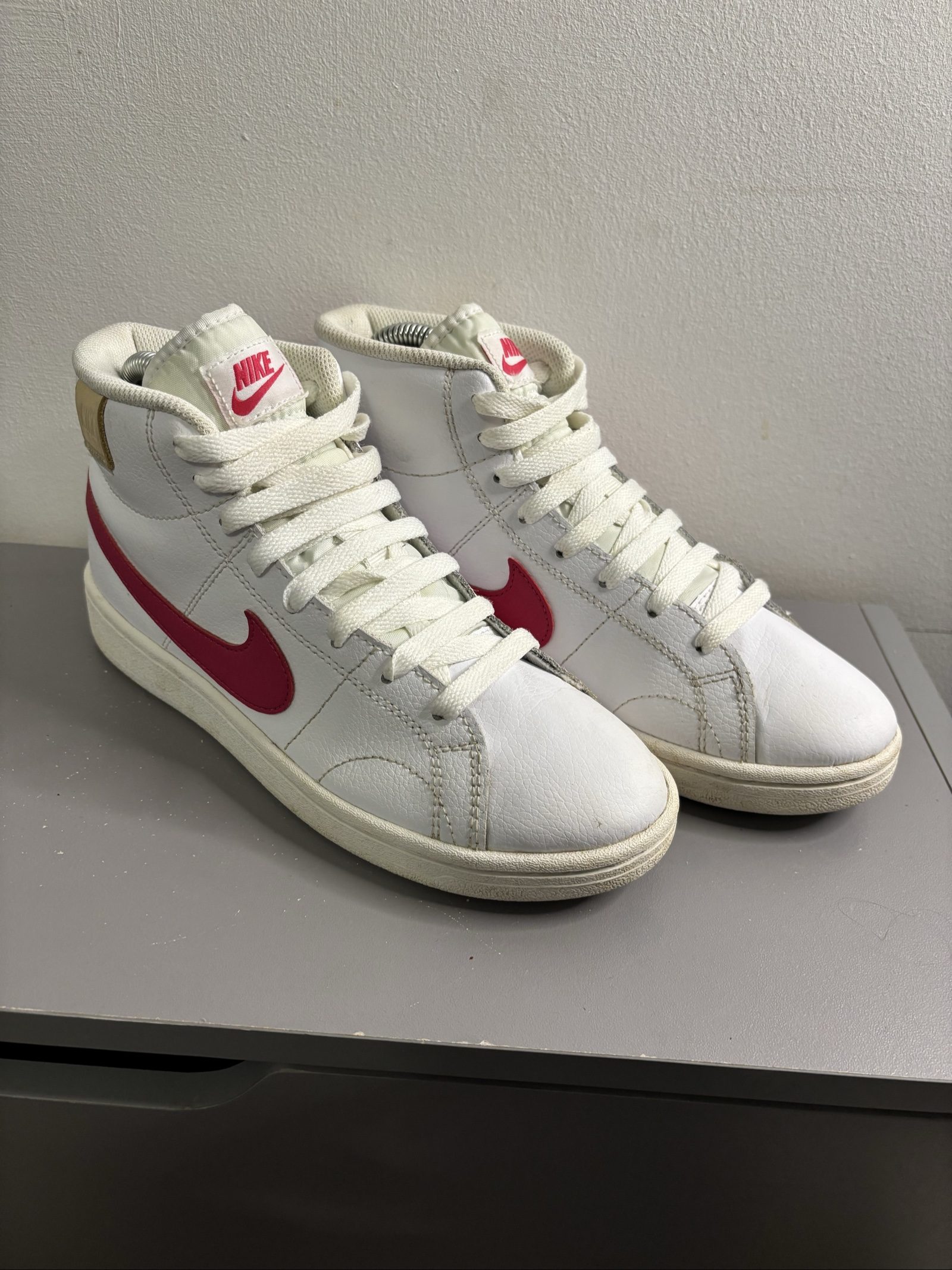 Nike White & Red Mid-Top Sneakers UK4.5