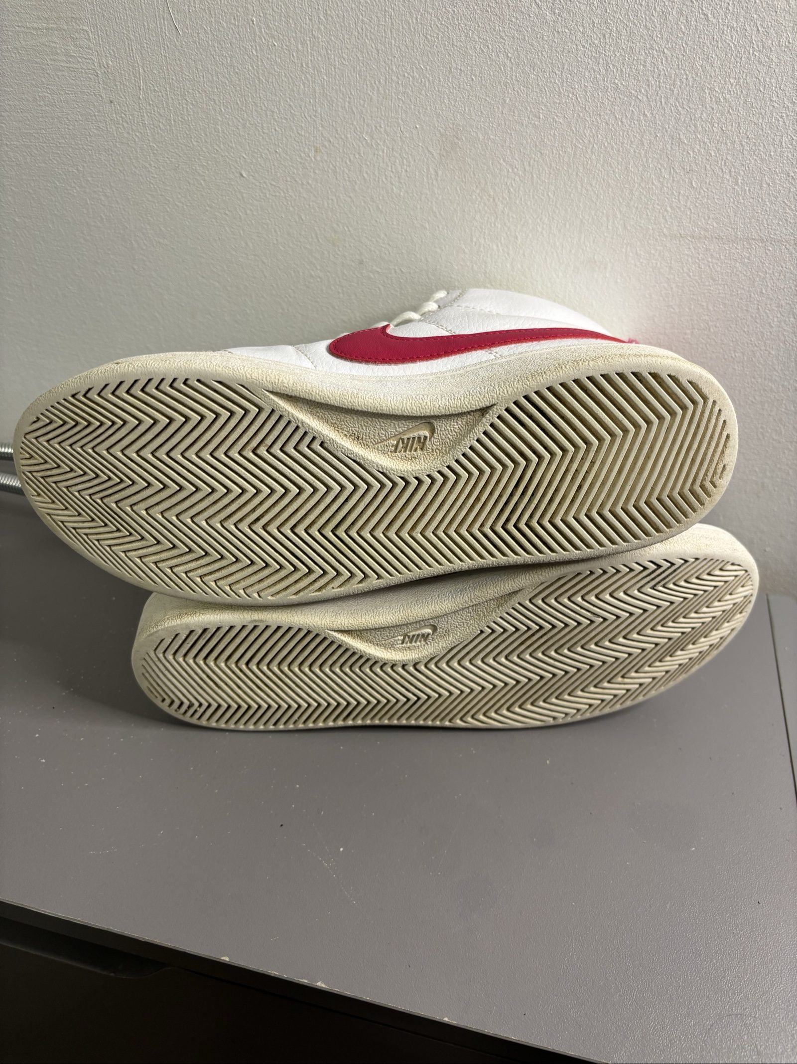 Nike White & Red Mid-Top Sneakers UK4.5 image 6