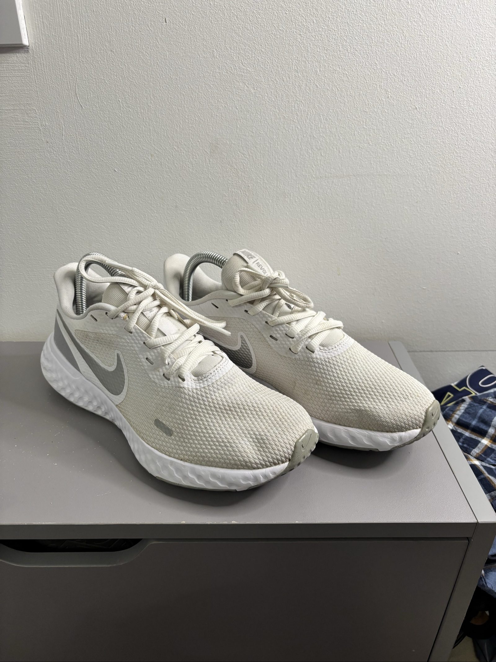 Nike White & Grey Running Trainers uk6.5