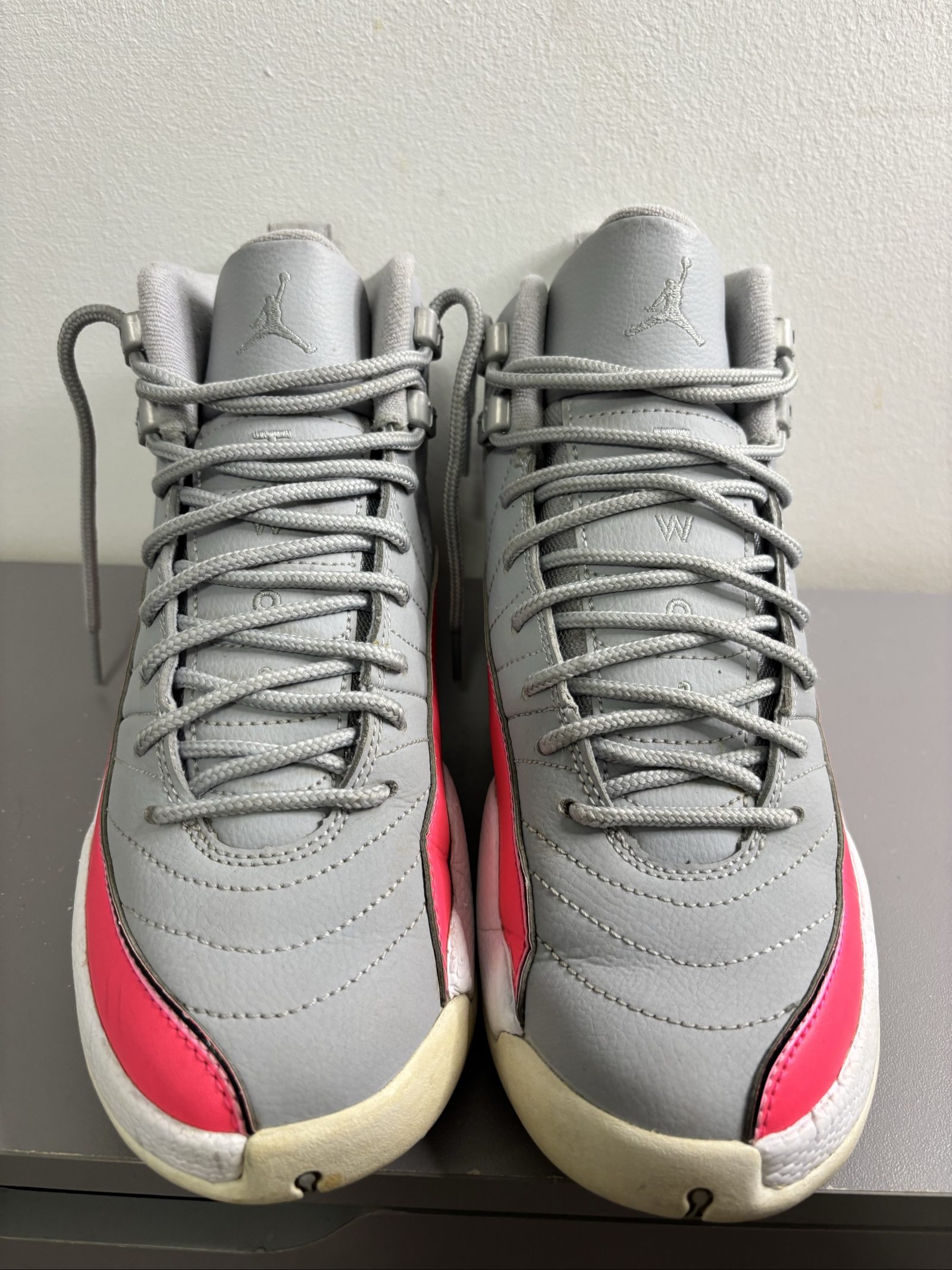 Nike Air Jordan 12 Grey & Pink Basketball Trainers UK 5.5 image 2