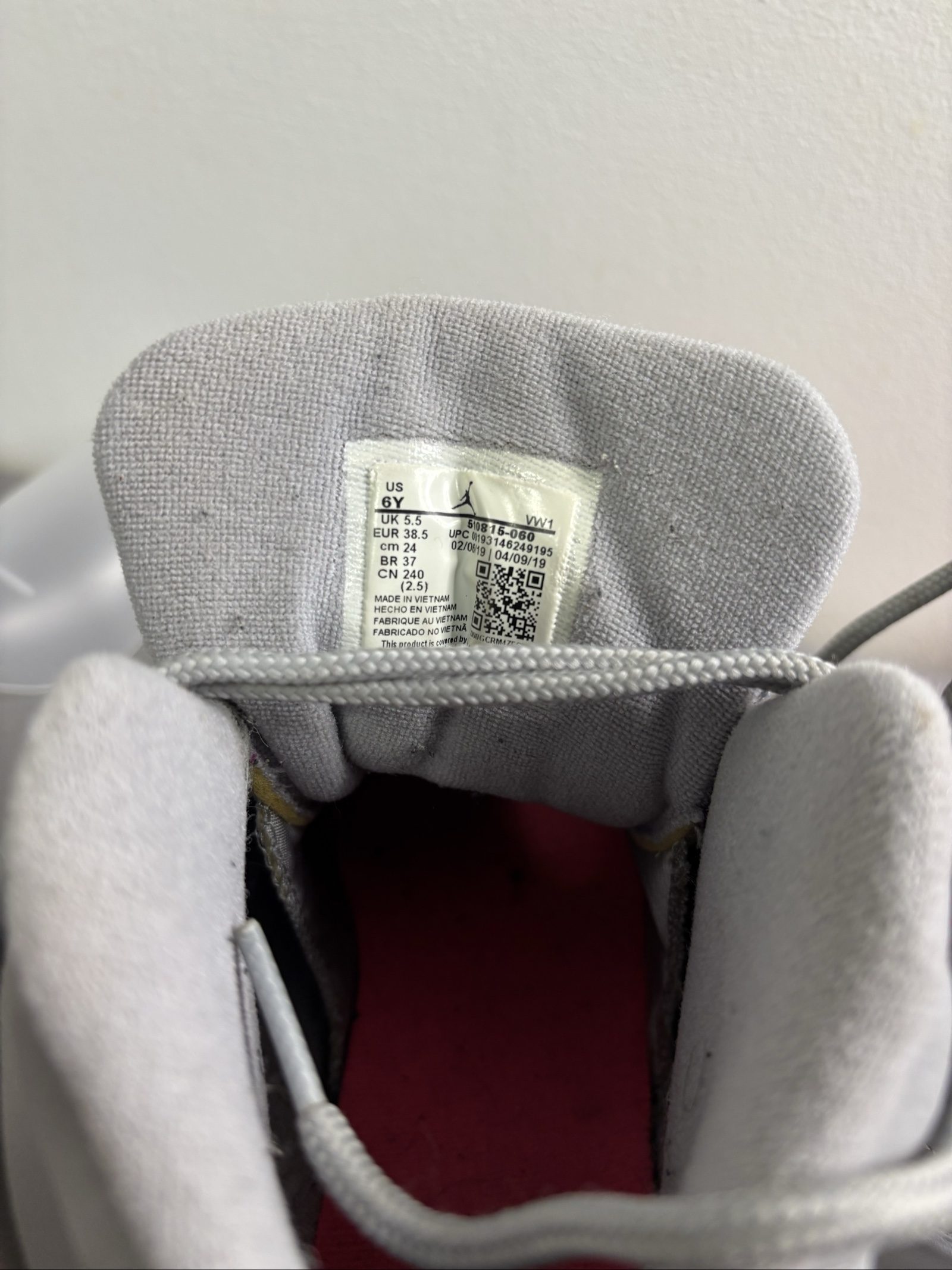 Nike Air Jordan 12 Grey & Pink Basketball Trainers UK 5.5 image 8