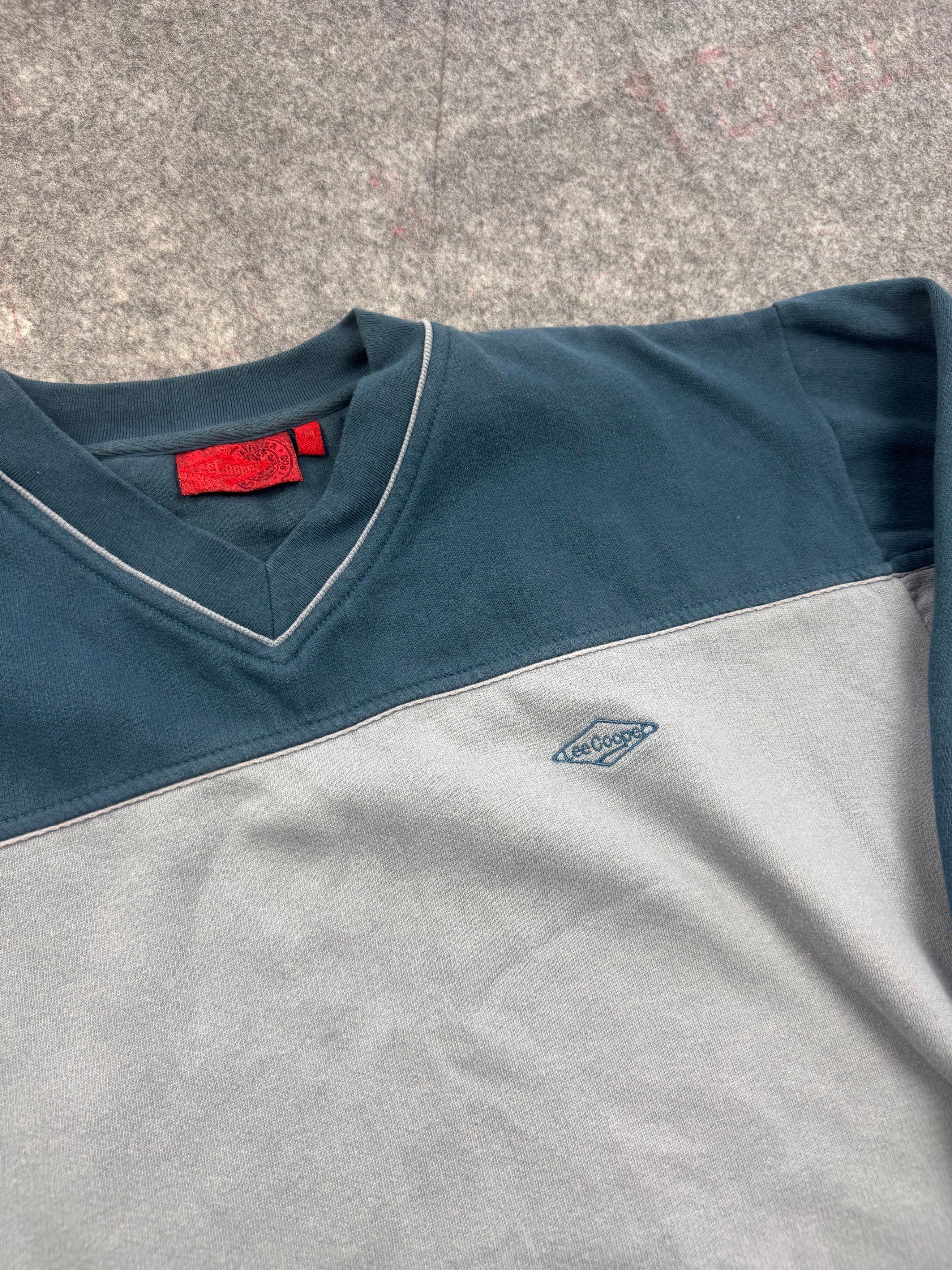 Vintage late 90's Lee Cooper Teal & Light Grey V‑Neck Sweatshirt Men’s M Colourblock image 2