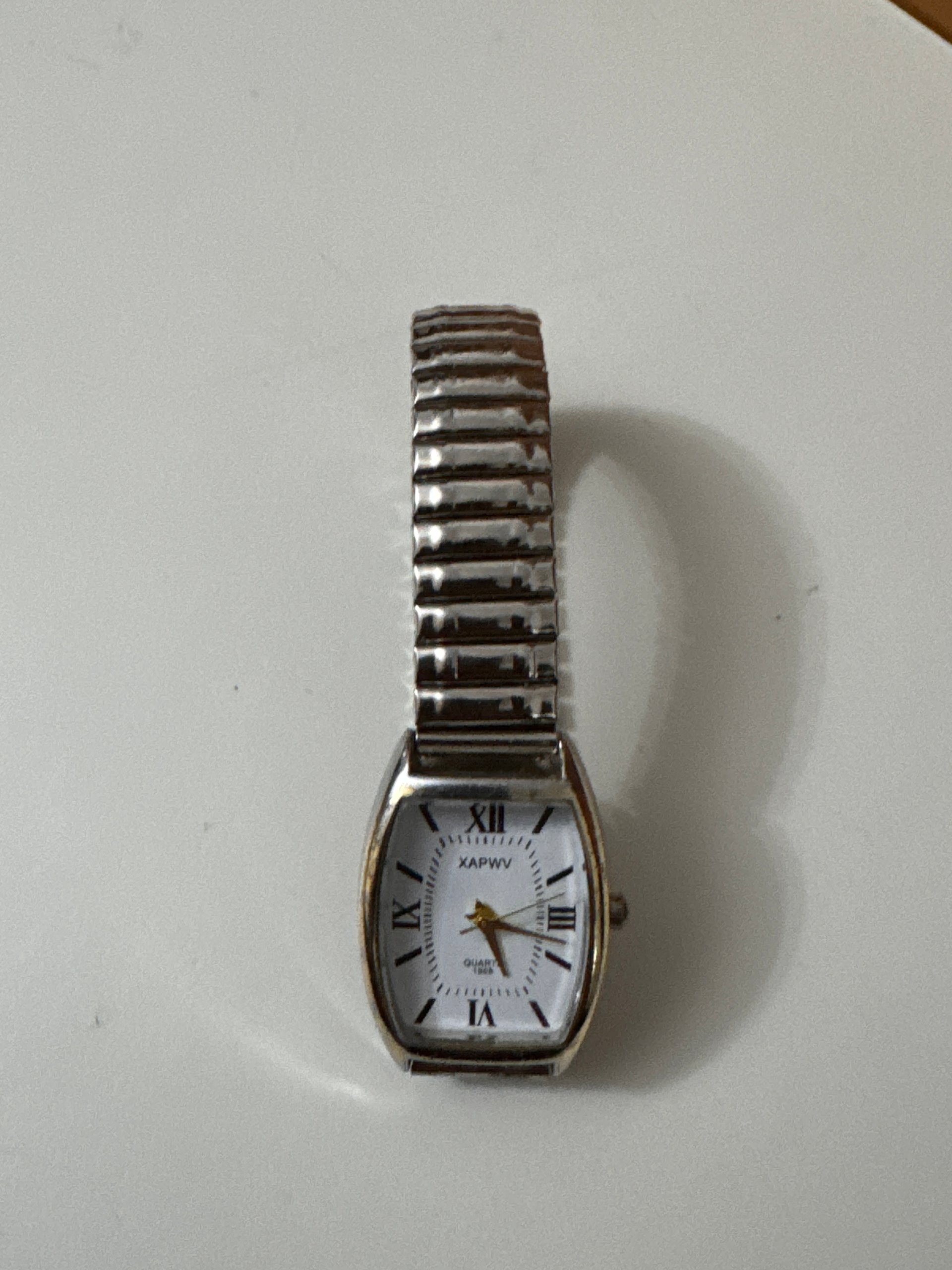 XAPWV Silver Tone Quartz Wristwatch Unisex